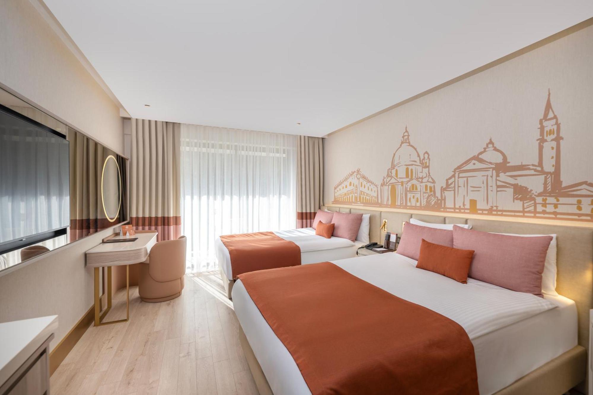 Deluxe Room Land View