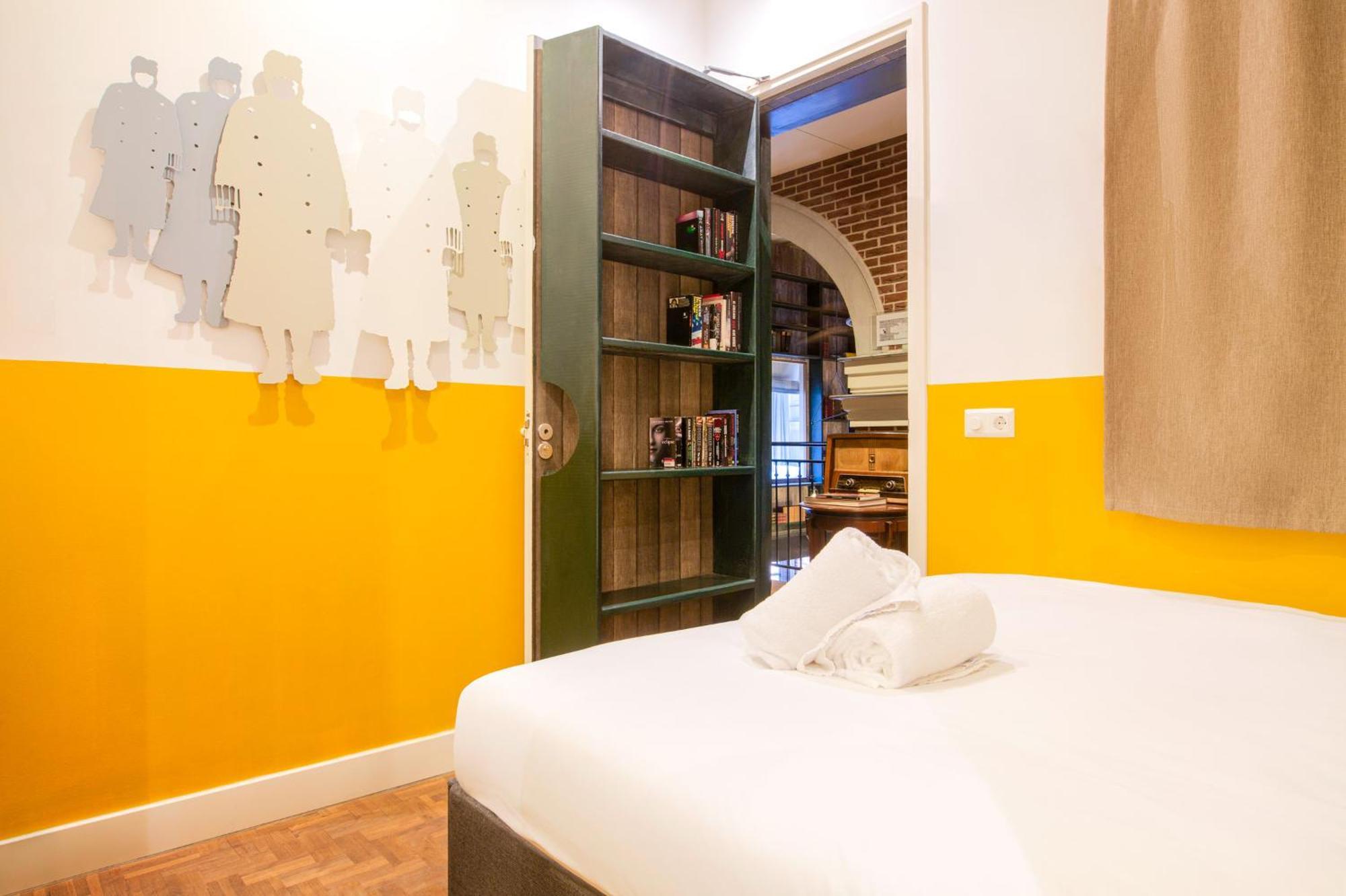 Secret Bookcase L