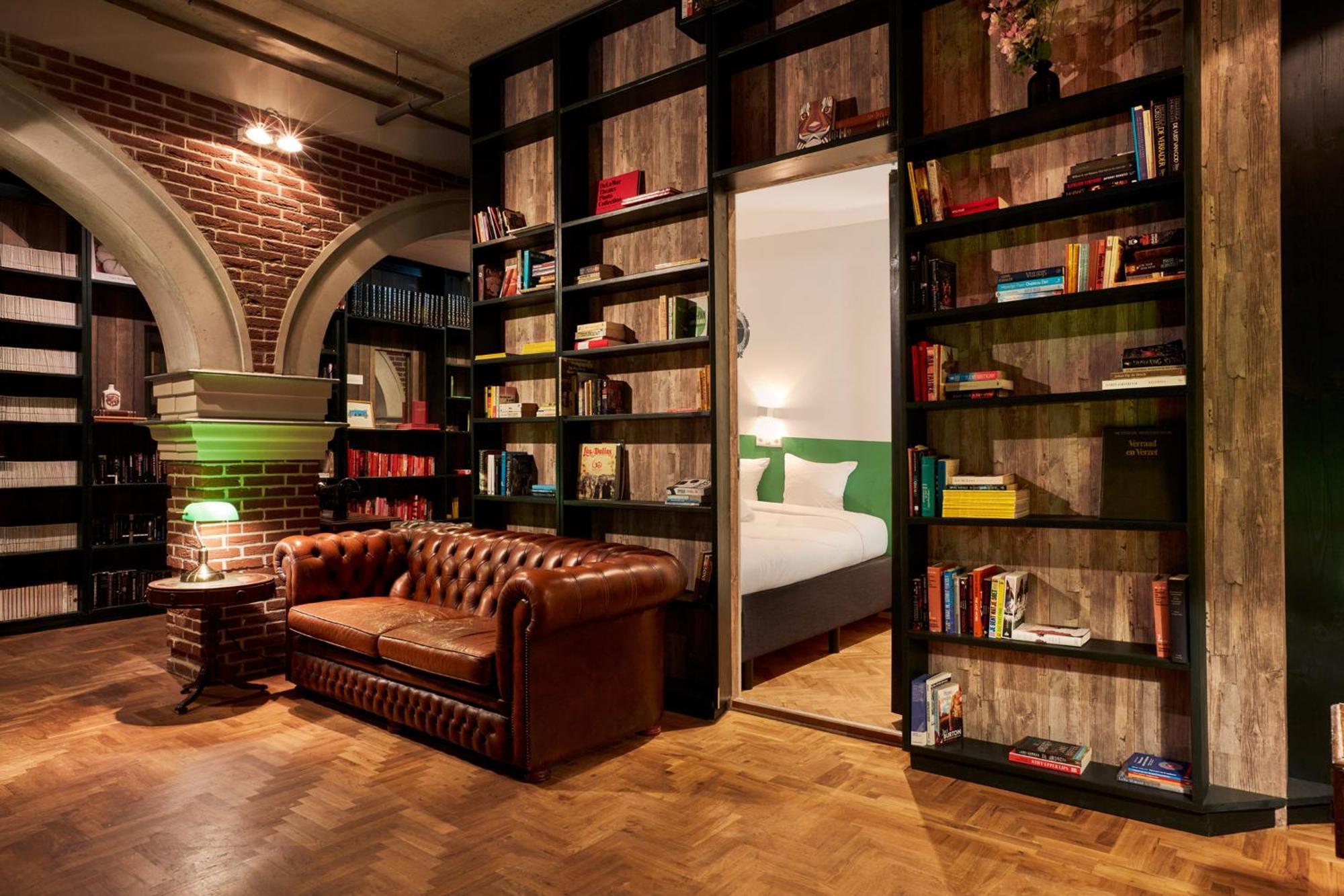 Secret Bookcase M