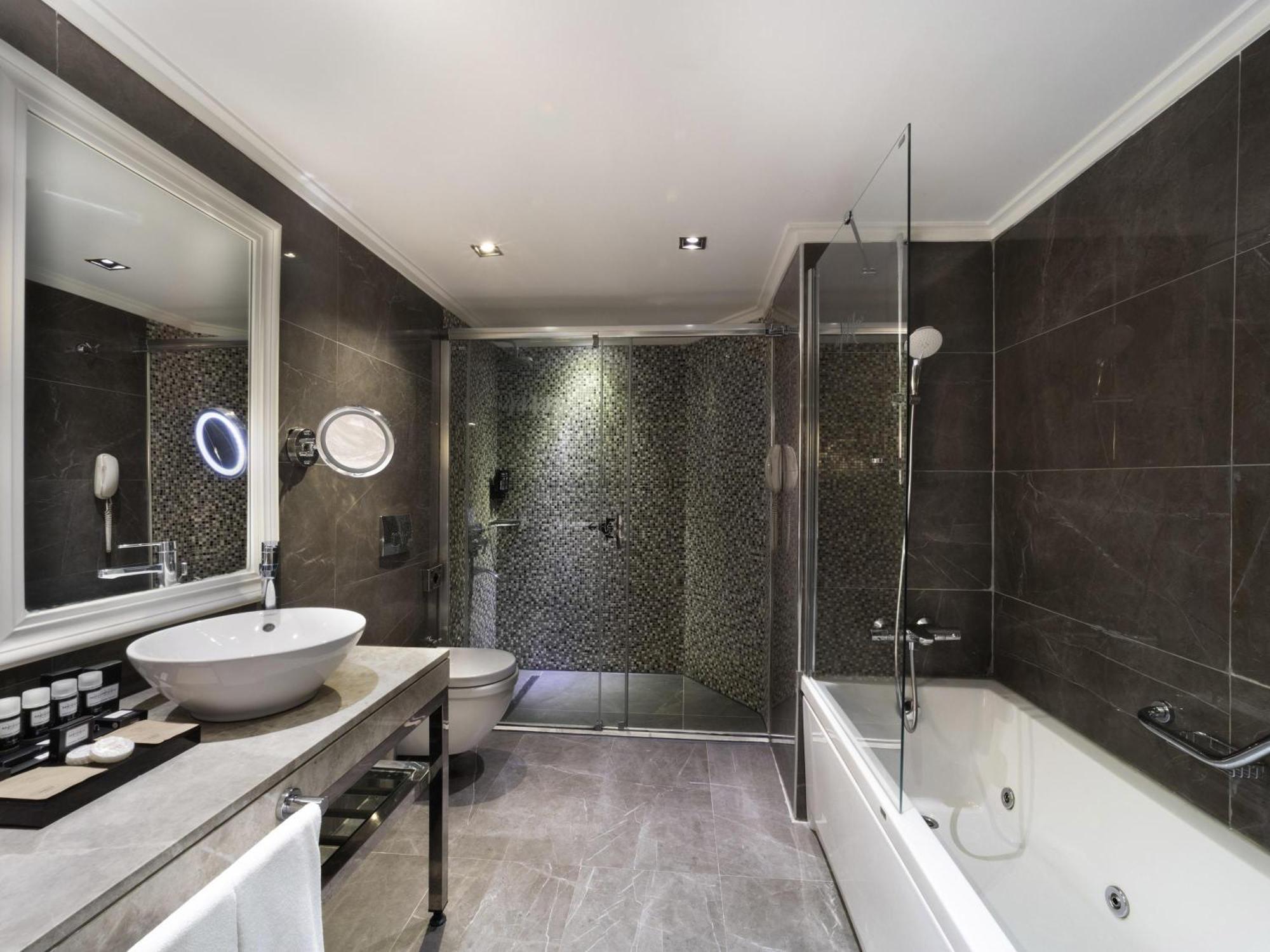 Executive Suite,1706868355:JPEG