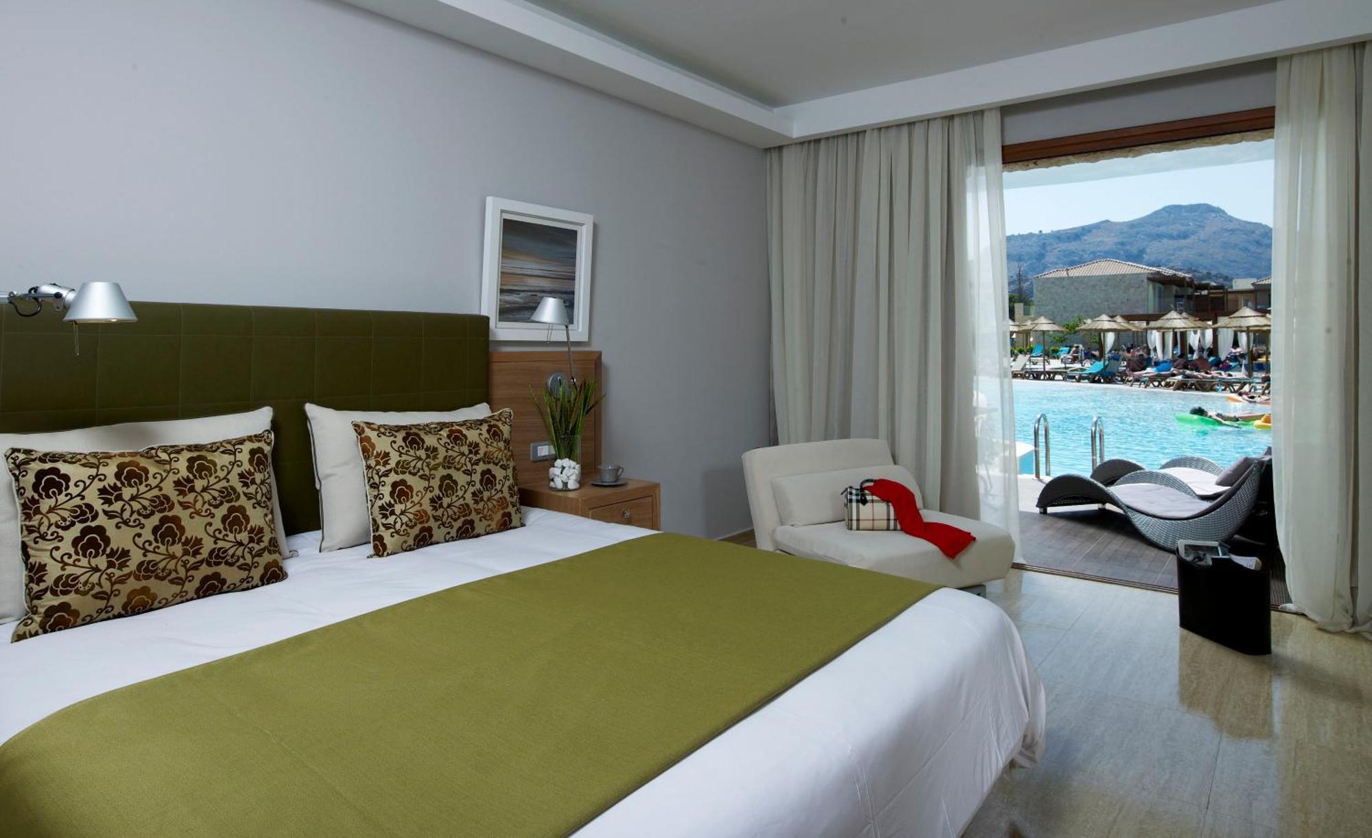 Double Room Swim Up Pool View Relax or Active Area