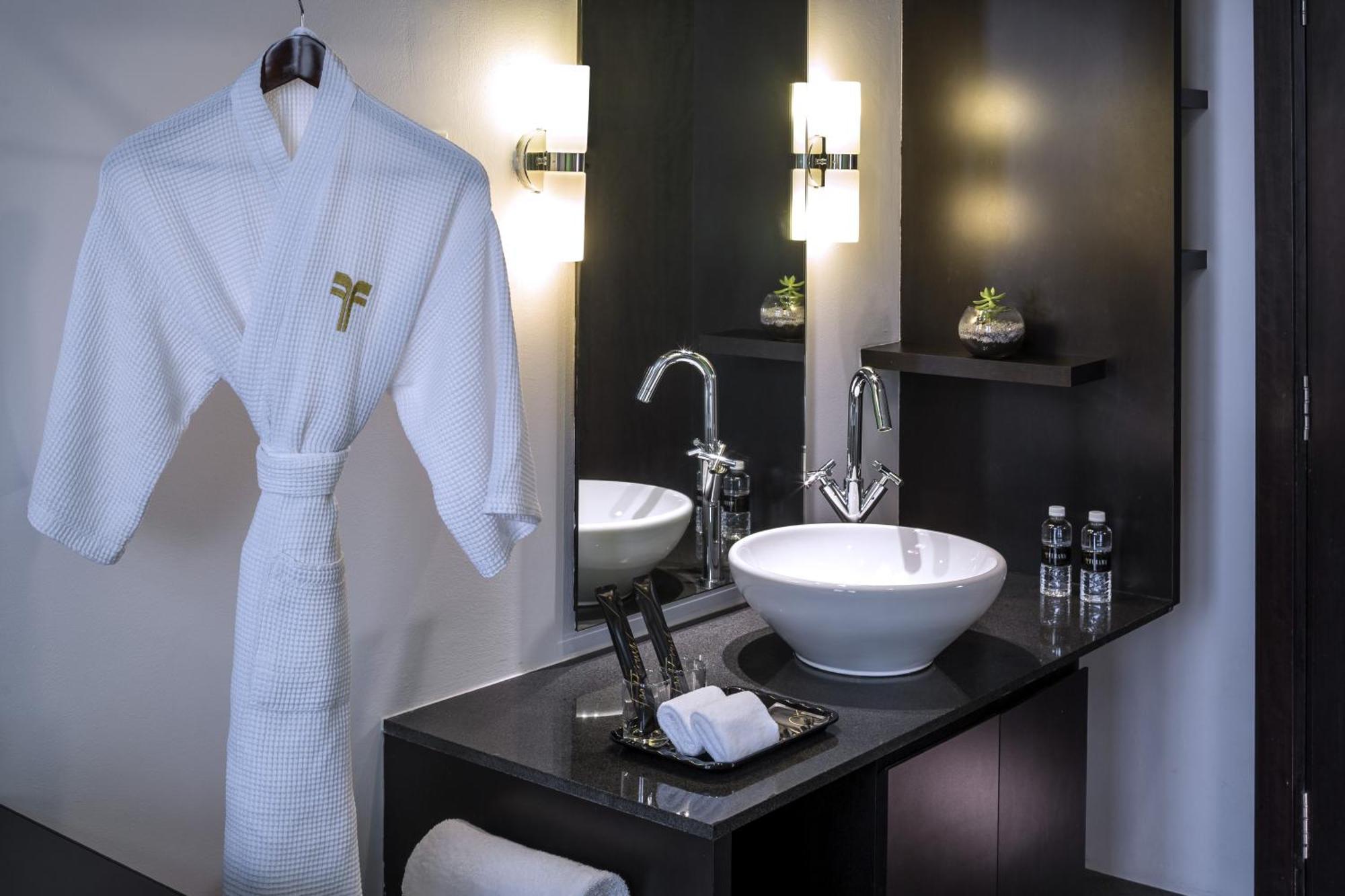 Executive Club Room Lounge Access