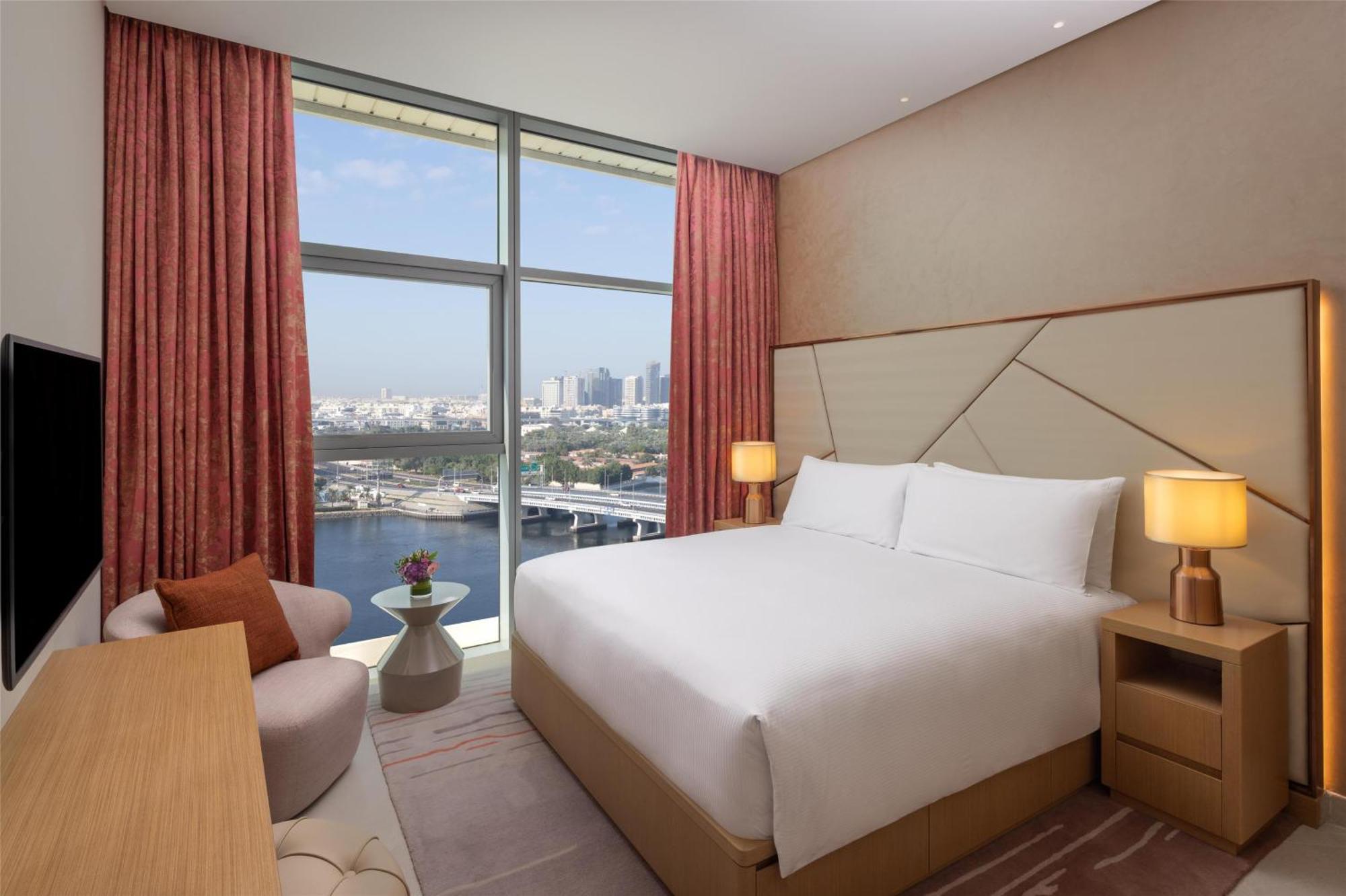 One-Bedroom King Apartment Creek View