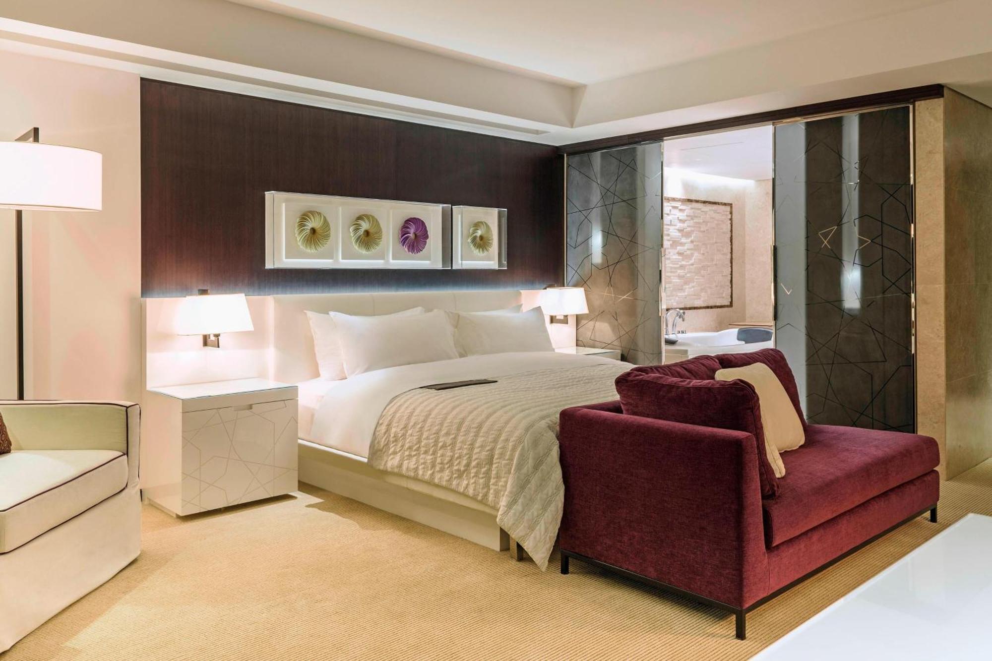 Le Royal Club Room Larger Room Executive Lounge Access