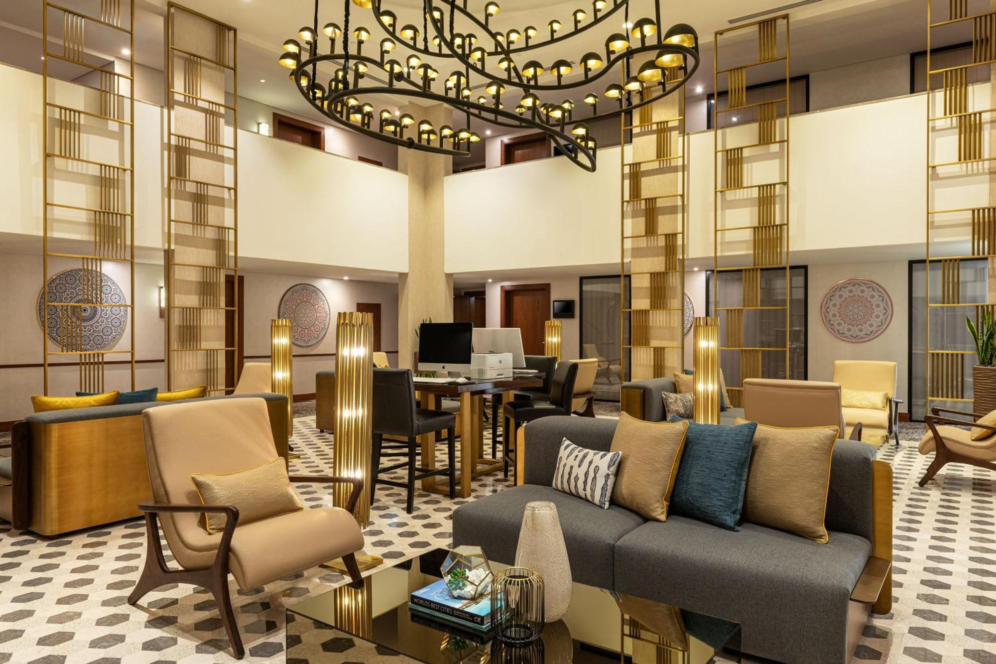 Presidential Suite Club Lounge Access 1 King Garden View