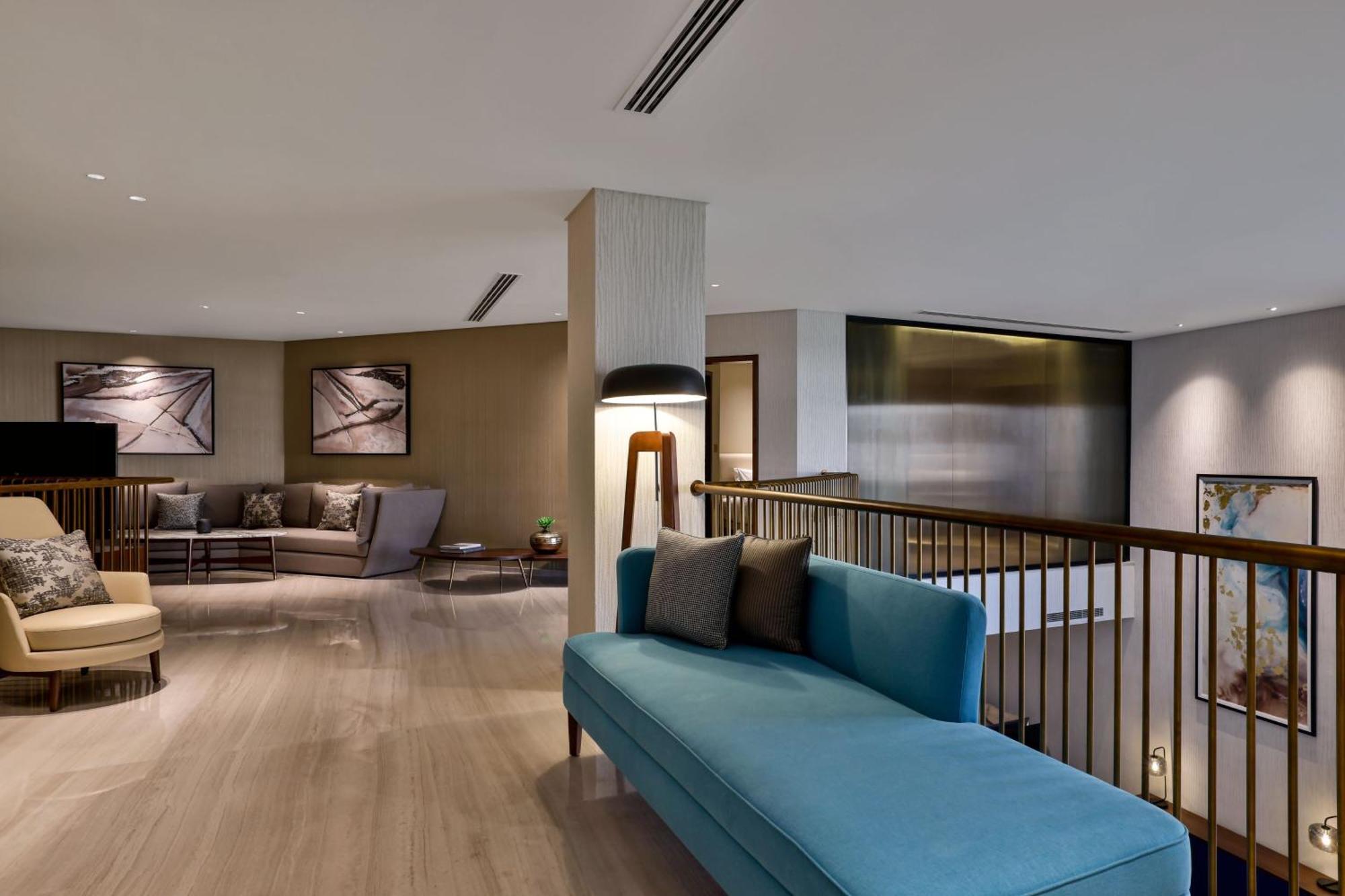 Royal Suite Executive Lounge Access Afternoon Tea Happy Hour 1 King Garden View