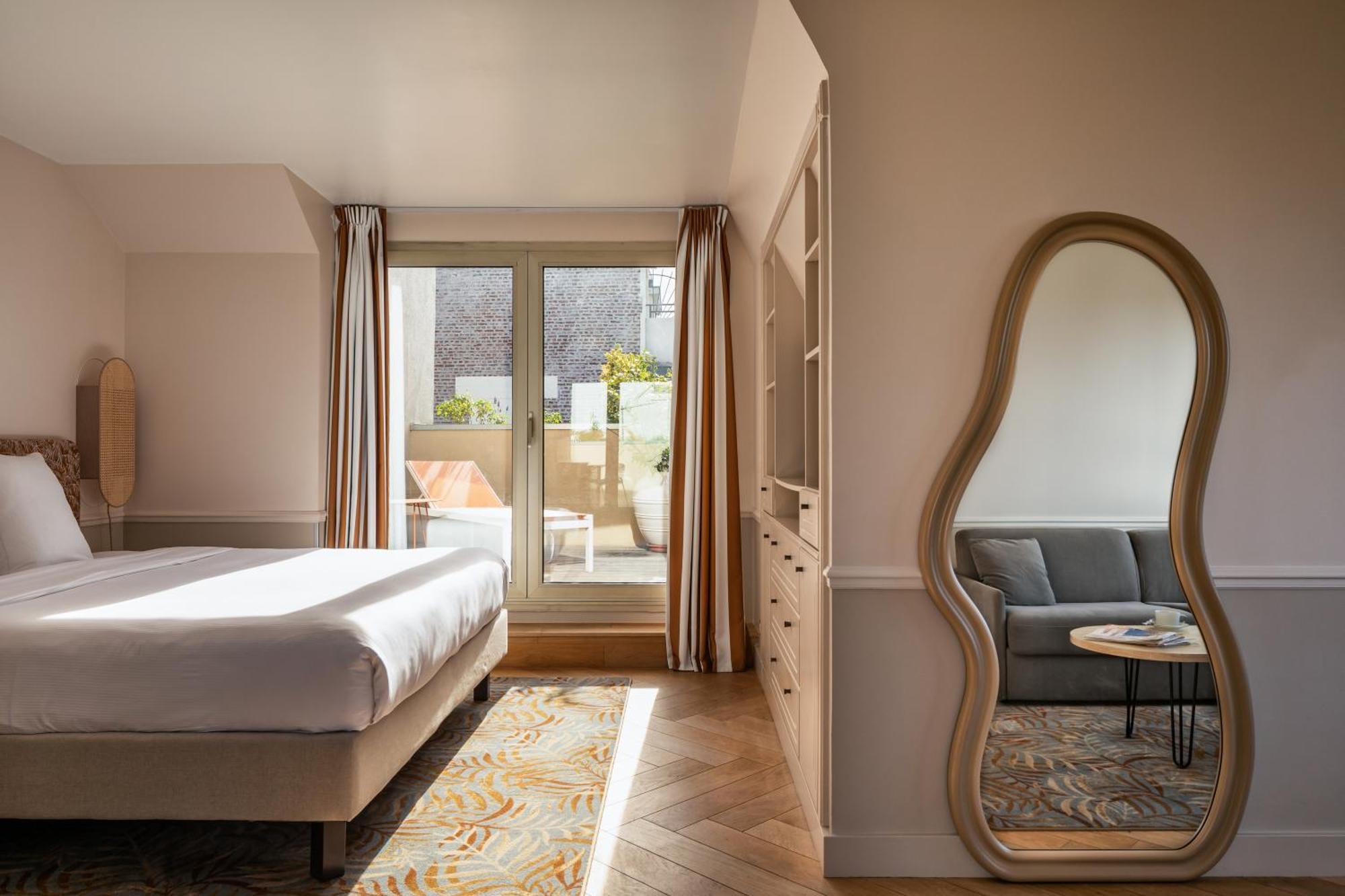 Junior Suite Terrace Eiffel Tower View