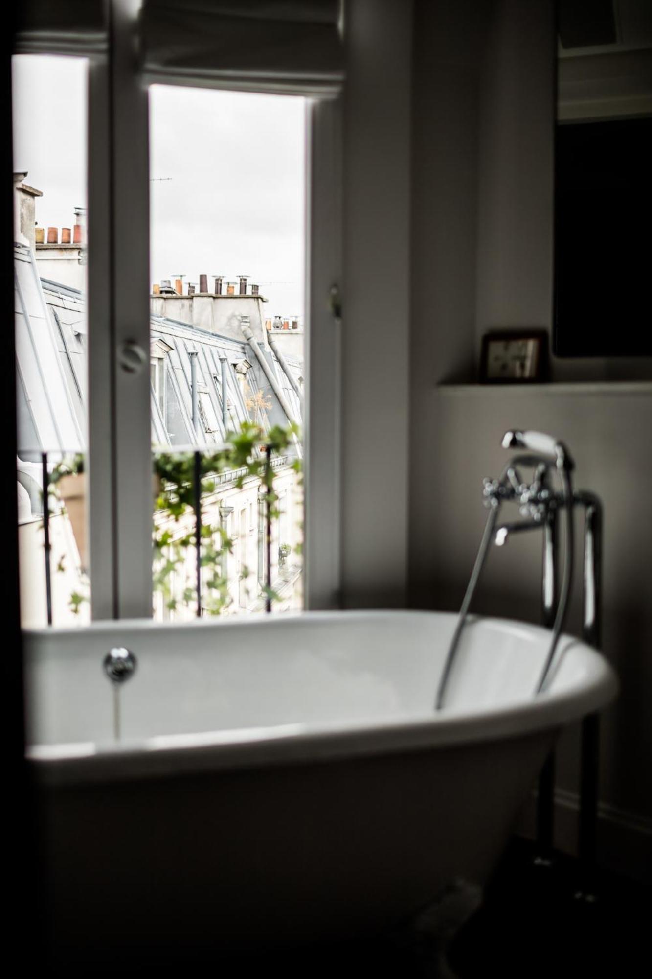 Deluxe Room "Pigalle 22"