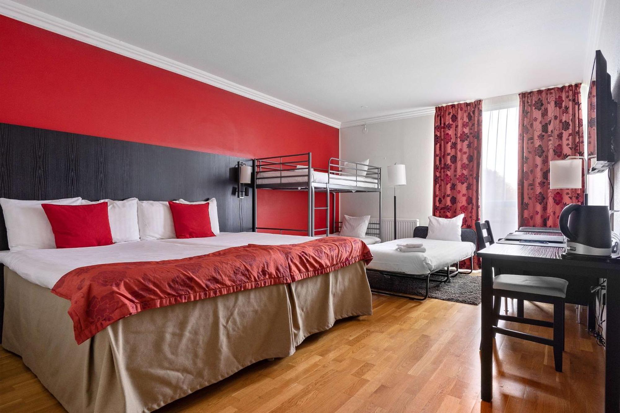 Family Queen Room