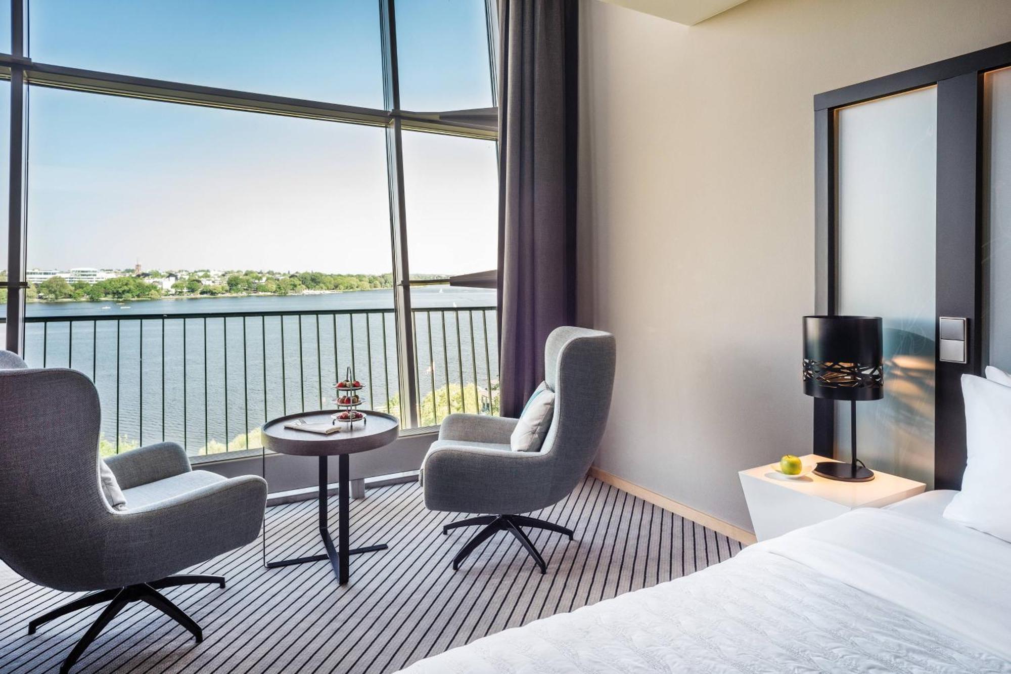 Panorama Suite Bi-level Suite Alster view