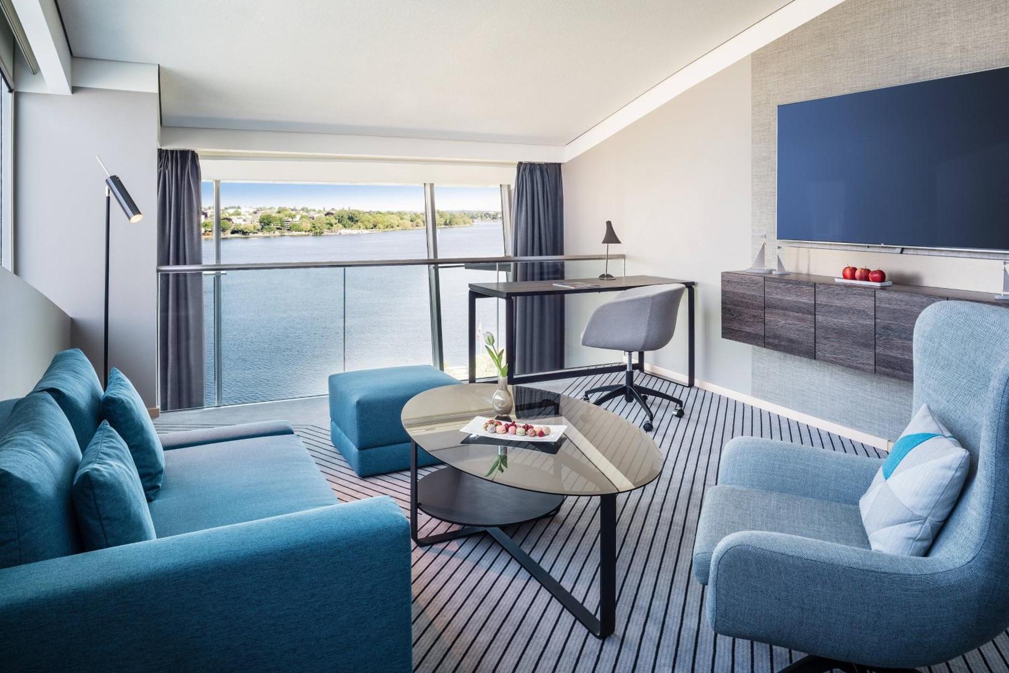Panorama Suite Bi-level Suite Alster view