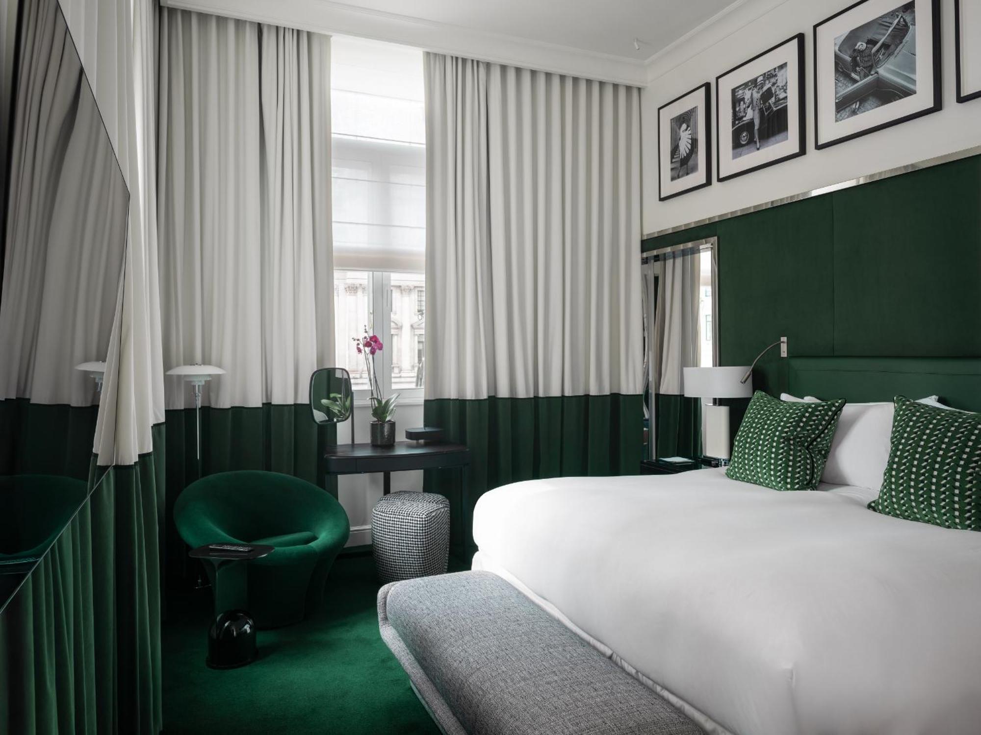 Svit Prestige King med separat vardagsrum och utsikt över Waterloo Place eller Pall Mall