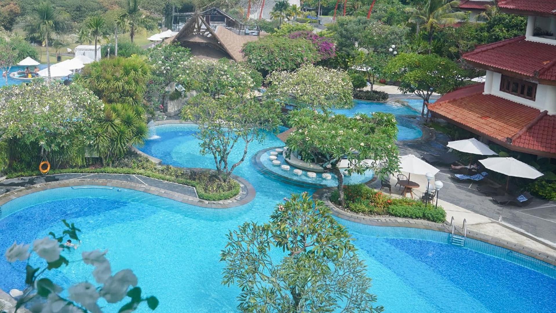 New Premiere Pool View