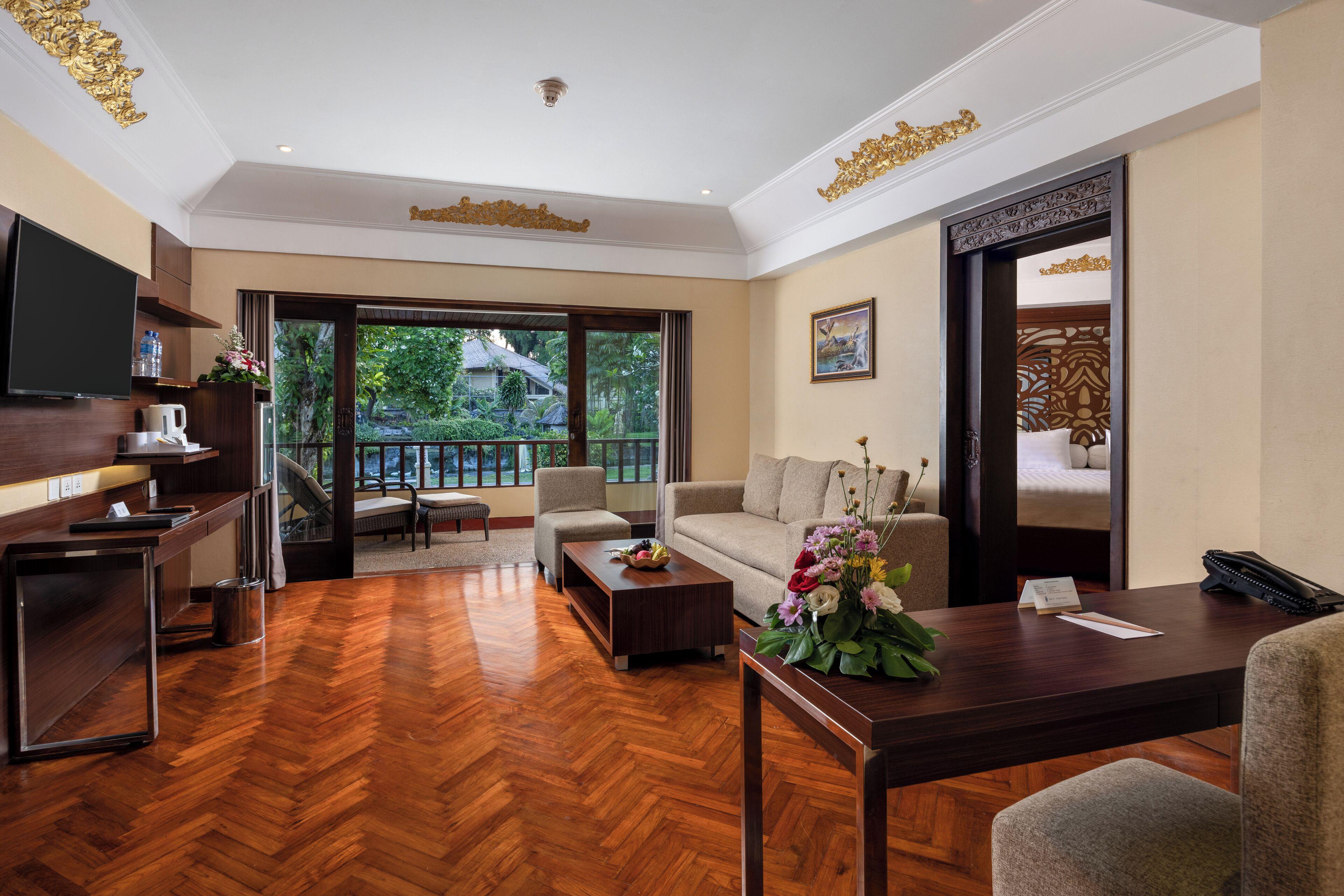 Suite Club Room