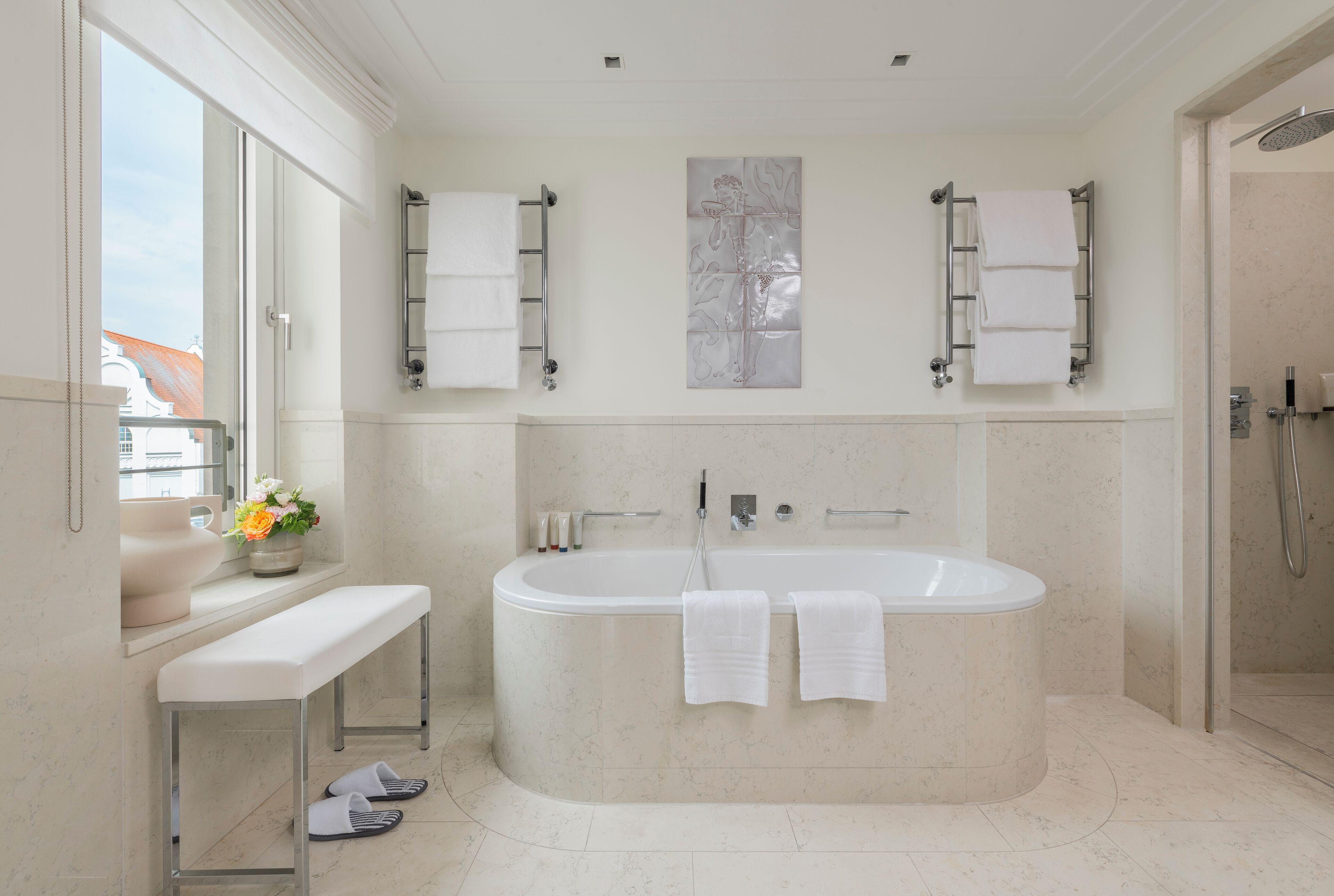 Signature Panoramic View Suite