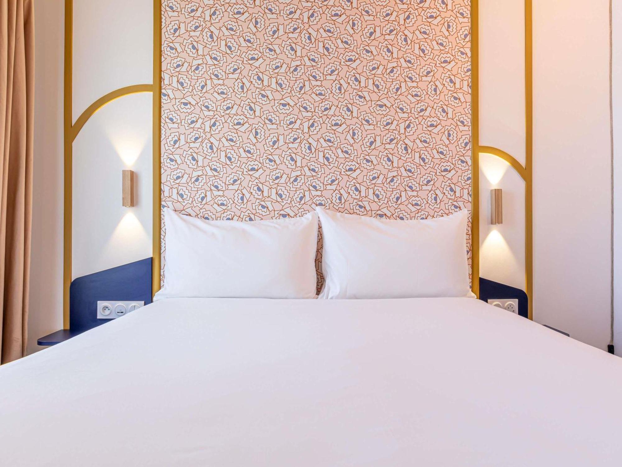 Standard Queen Room