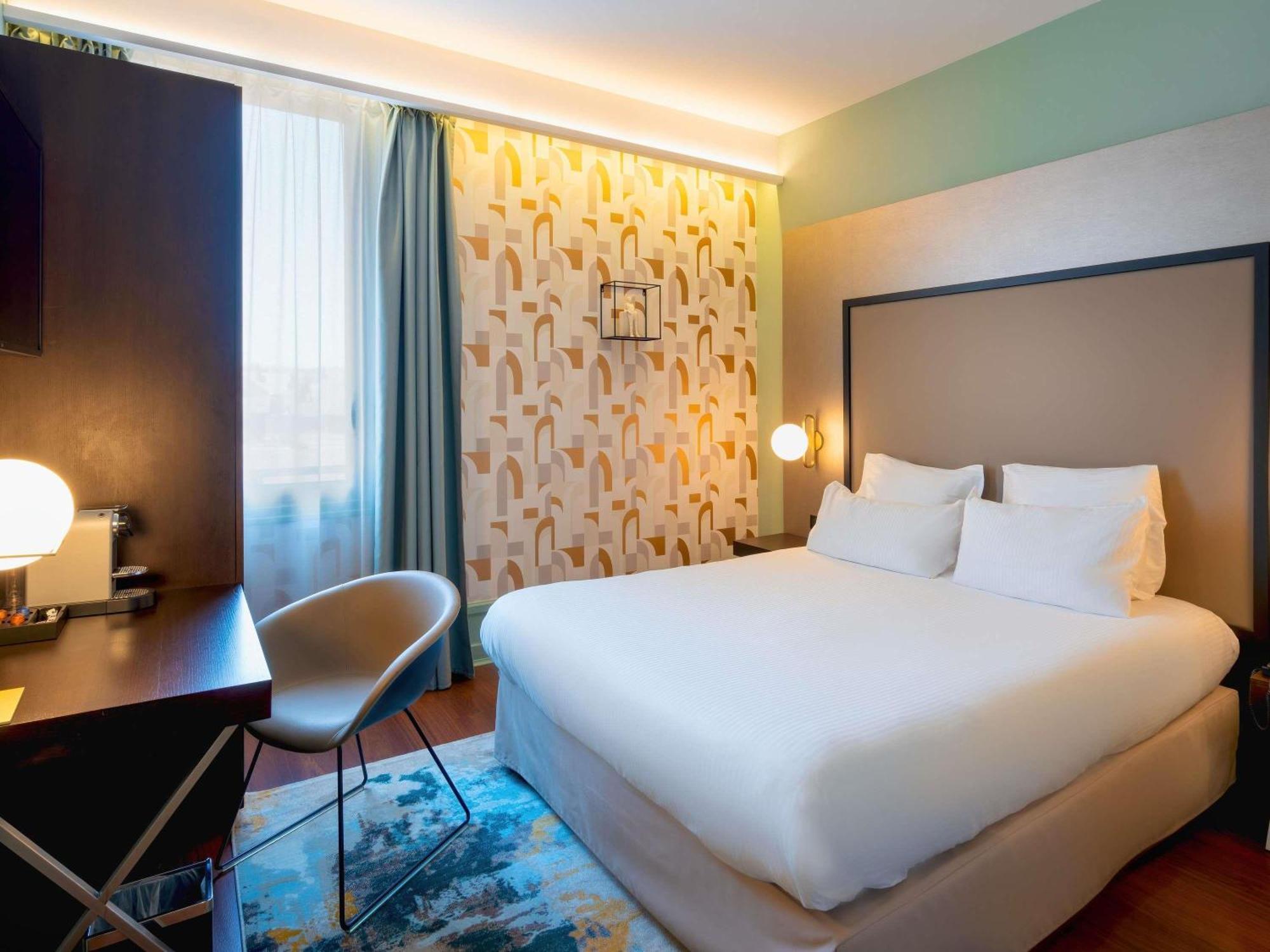 Deluxe Double Room with Balcony - Lake Side