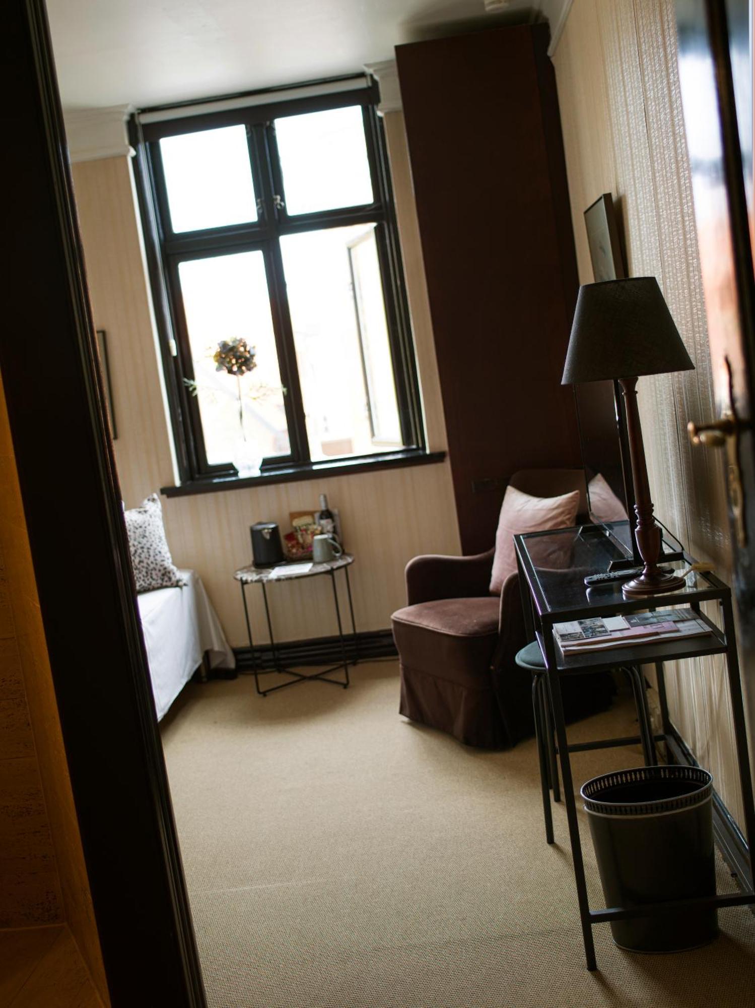 Superior Single Room with Private Bathroom,1717013255:JPEG