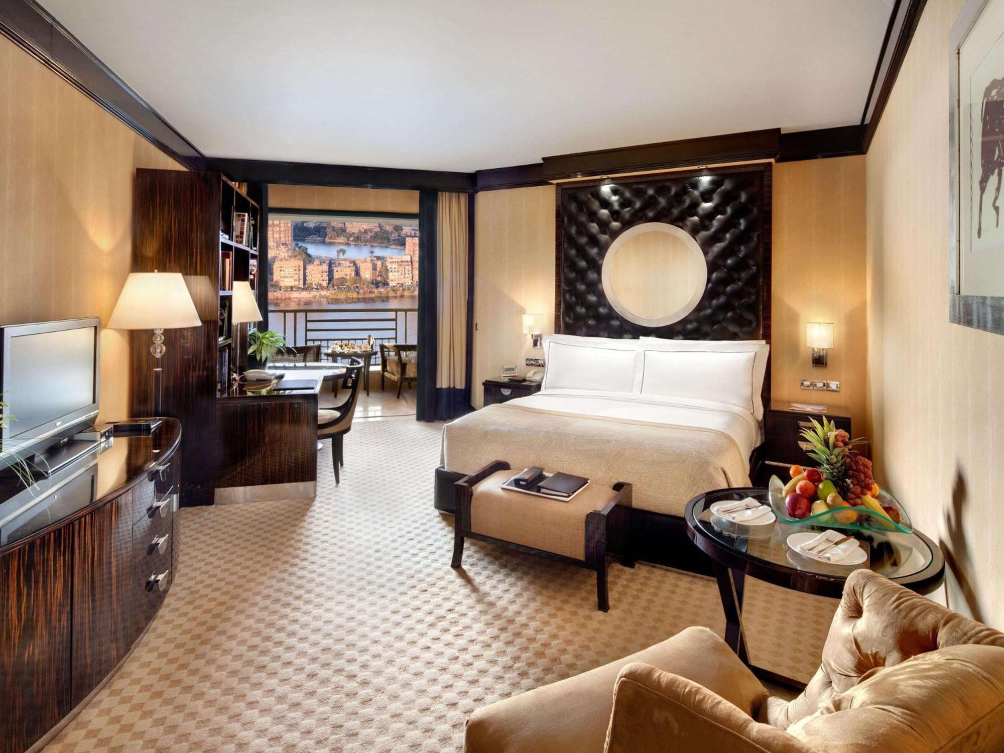 Fairmont Gold Signature Room- Lounge access