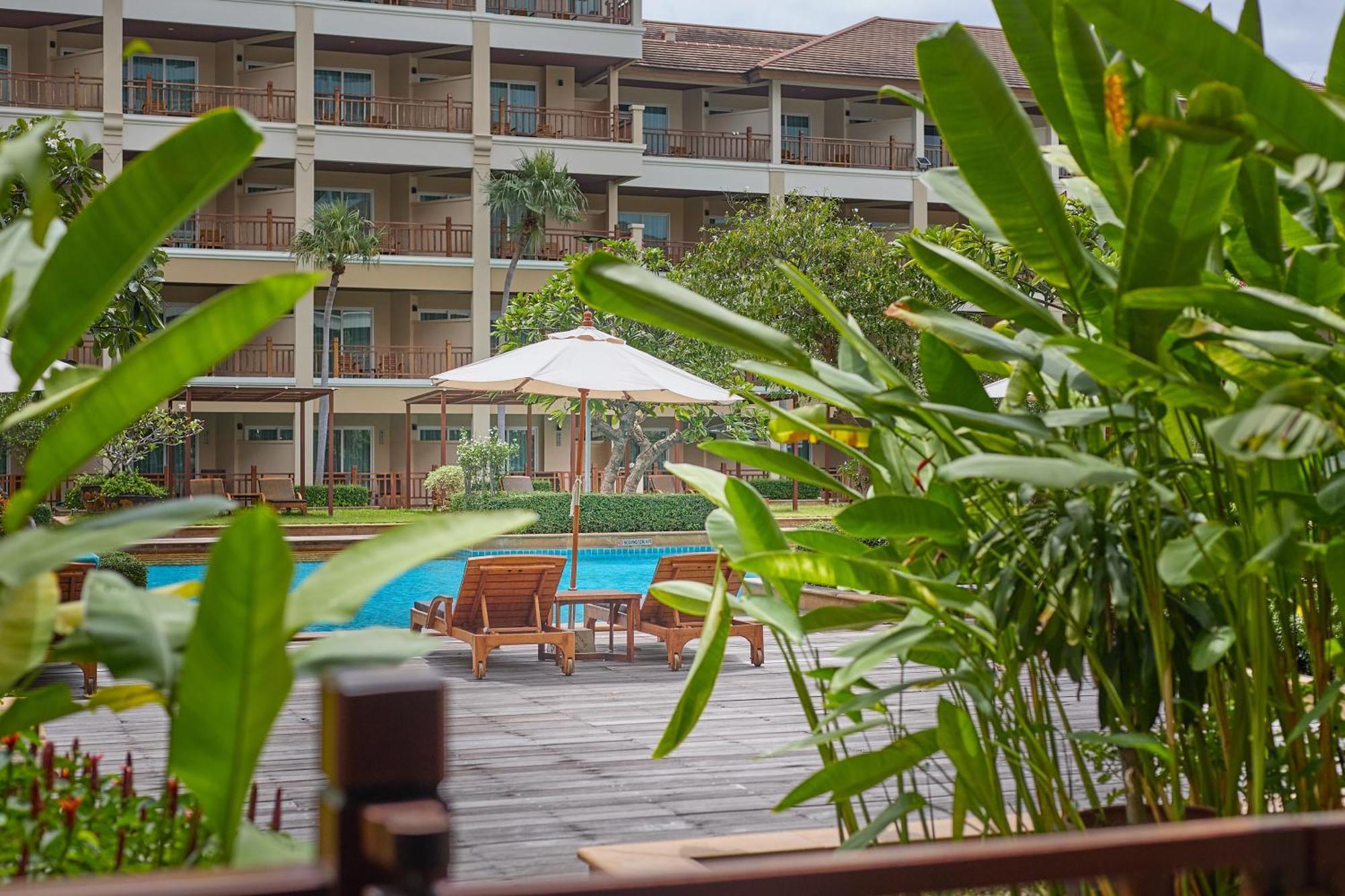 Deluxe Poolside Terrace Double,1717041872:JPEG