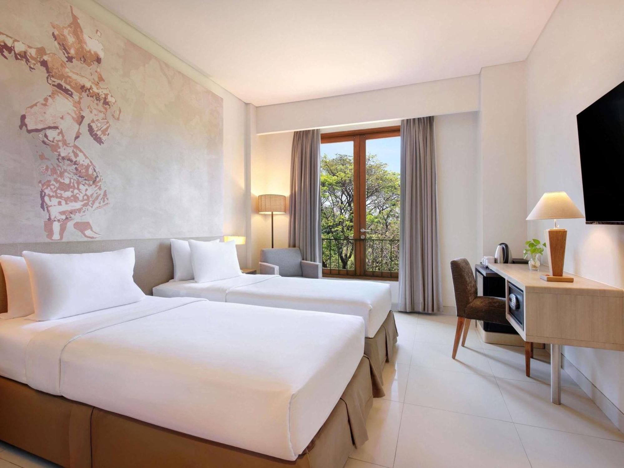 Deluxe Twin Room Pool View Scheduled Shuttle to Hotel’s Beach Facility