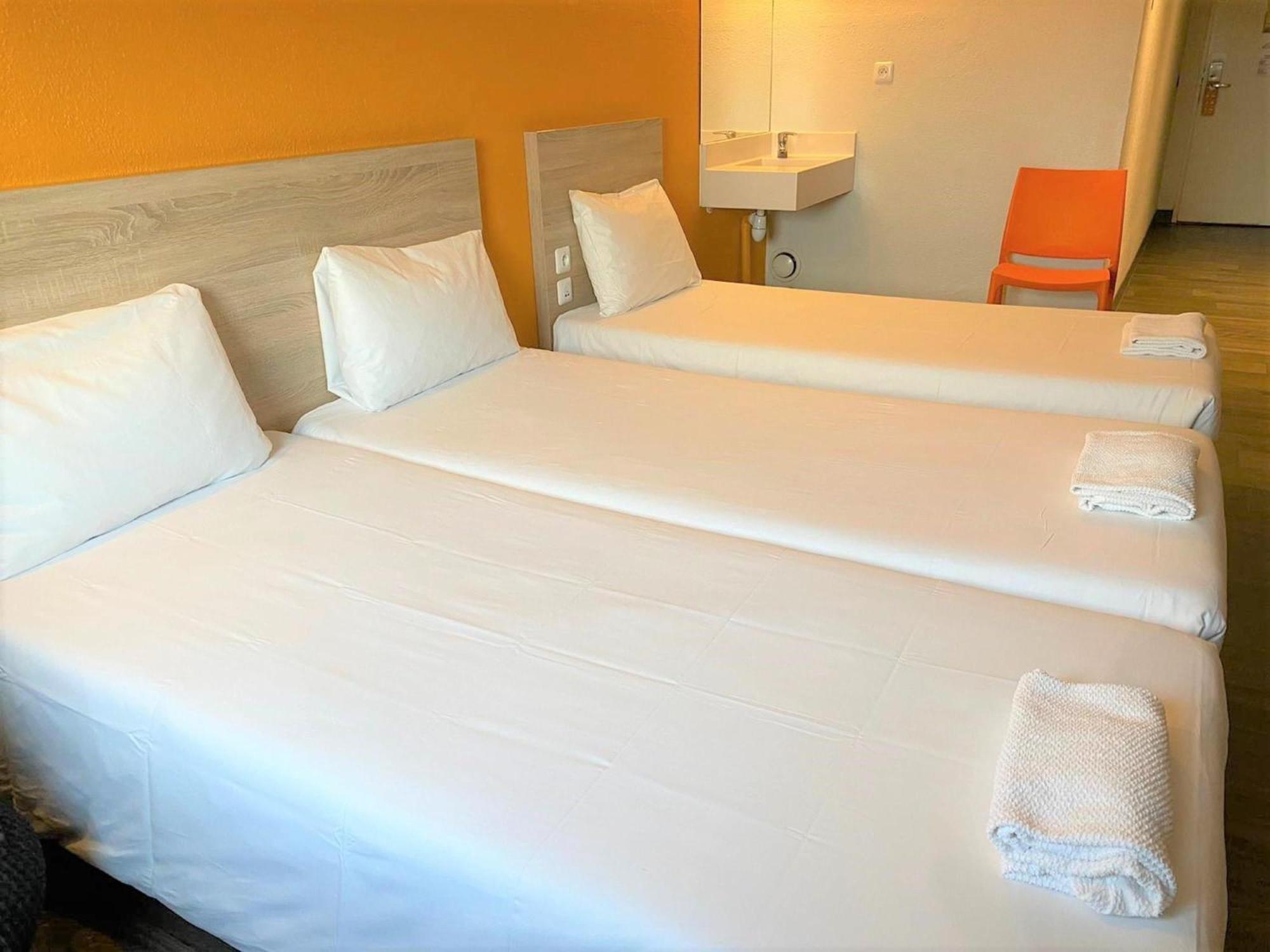 Break Room with Two Single Beds and Extra Bed