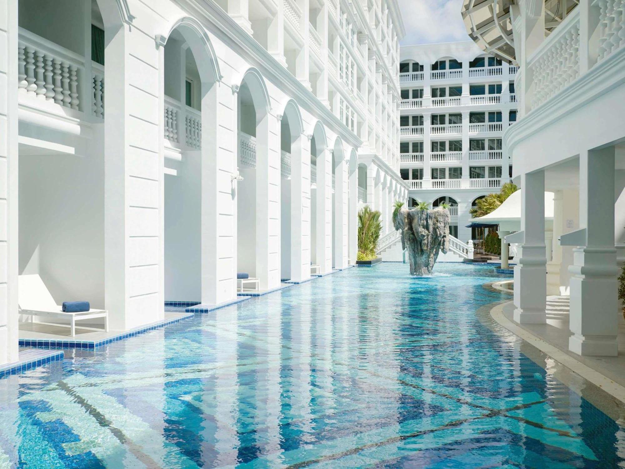 Deluxe King Room - Pool Access