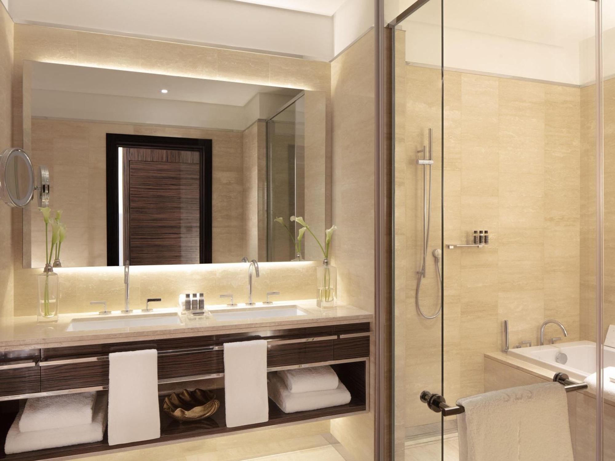 Platinum Suite Studio Balcony Burj Khalifa View
