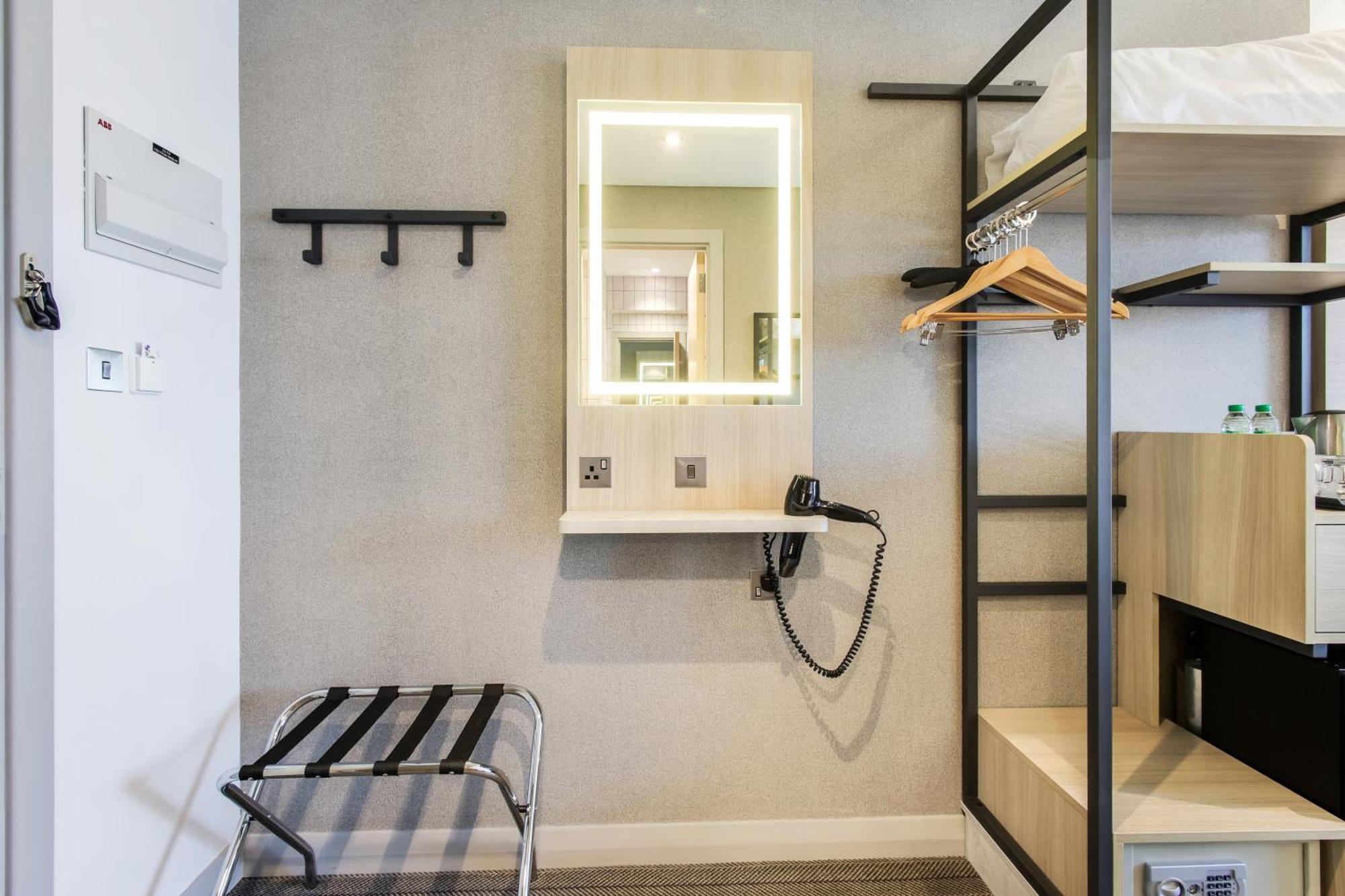 Non-Smoking New Style Double Room DXB Airport Shuttle Every 30min to T1&3