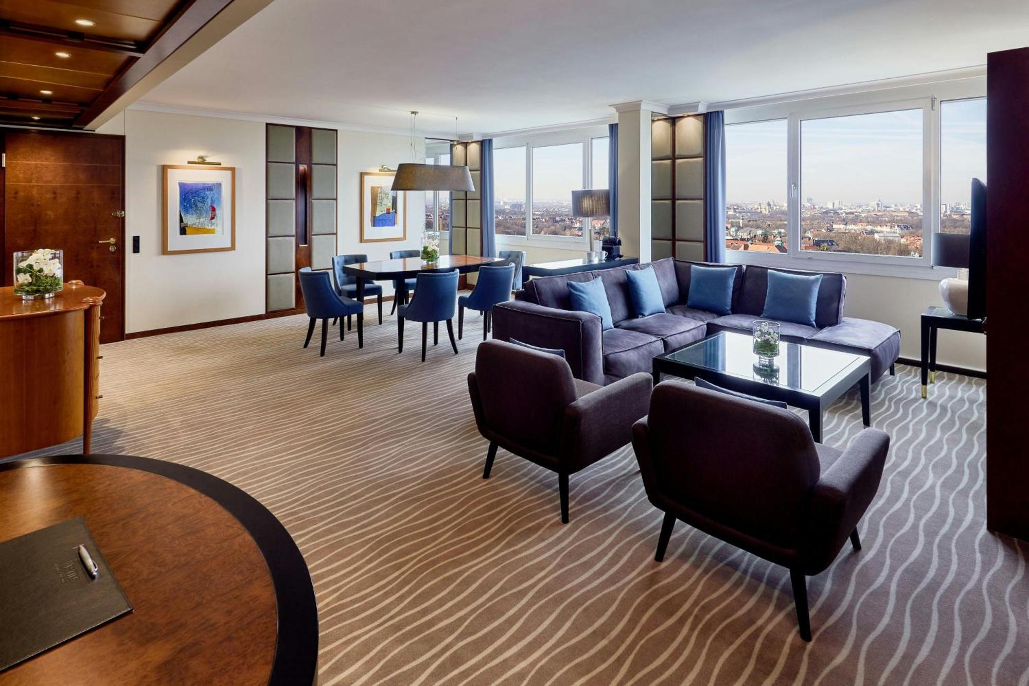 Deluxe Suite 1 Bedroom Suite 1 King