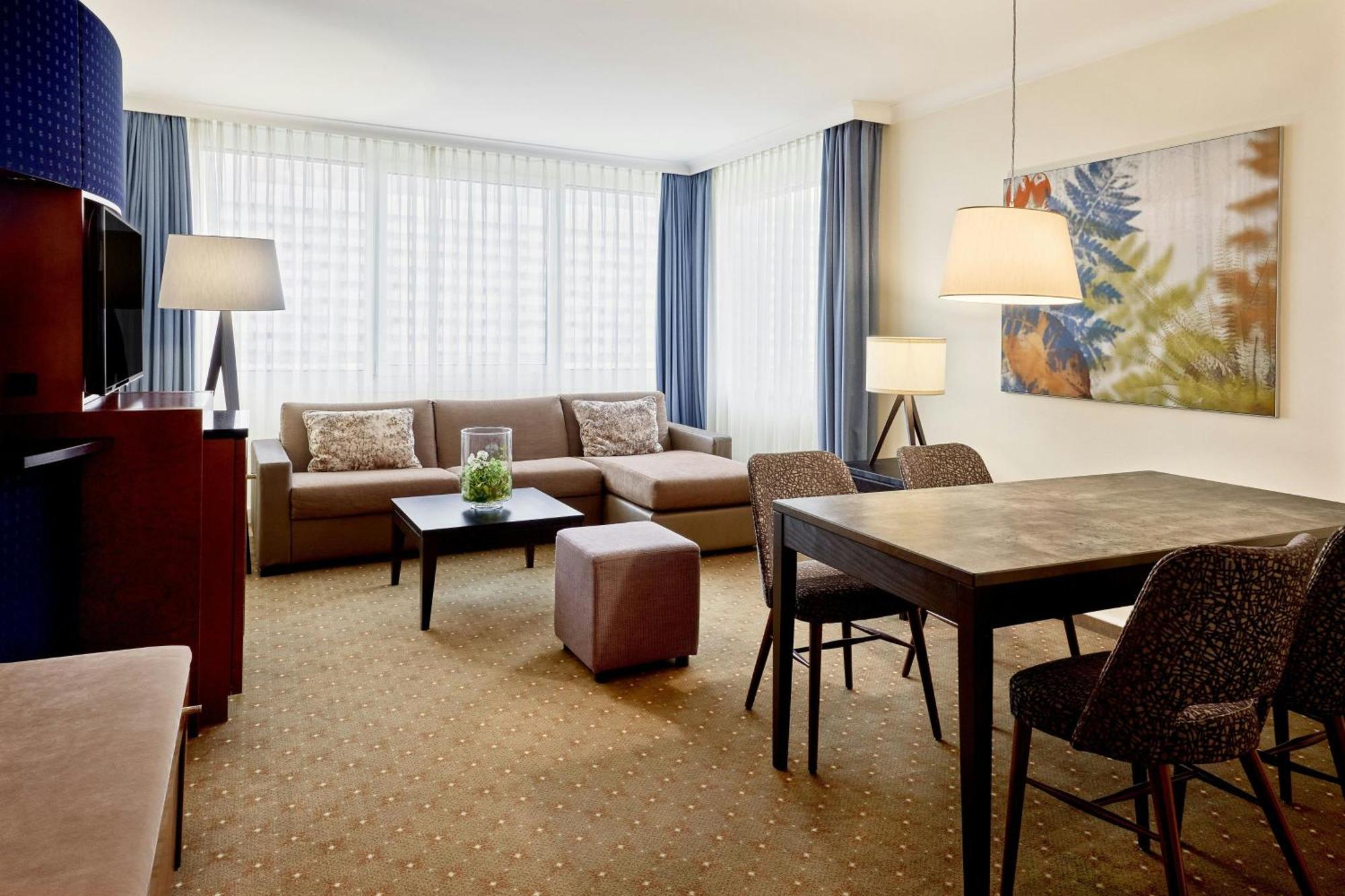 Junior Suite Club Lounge Access