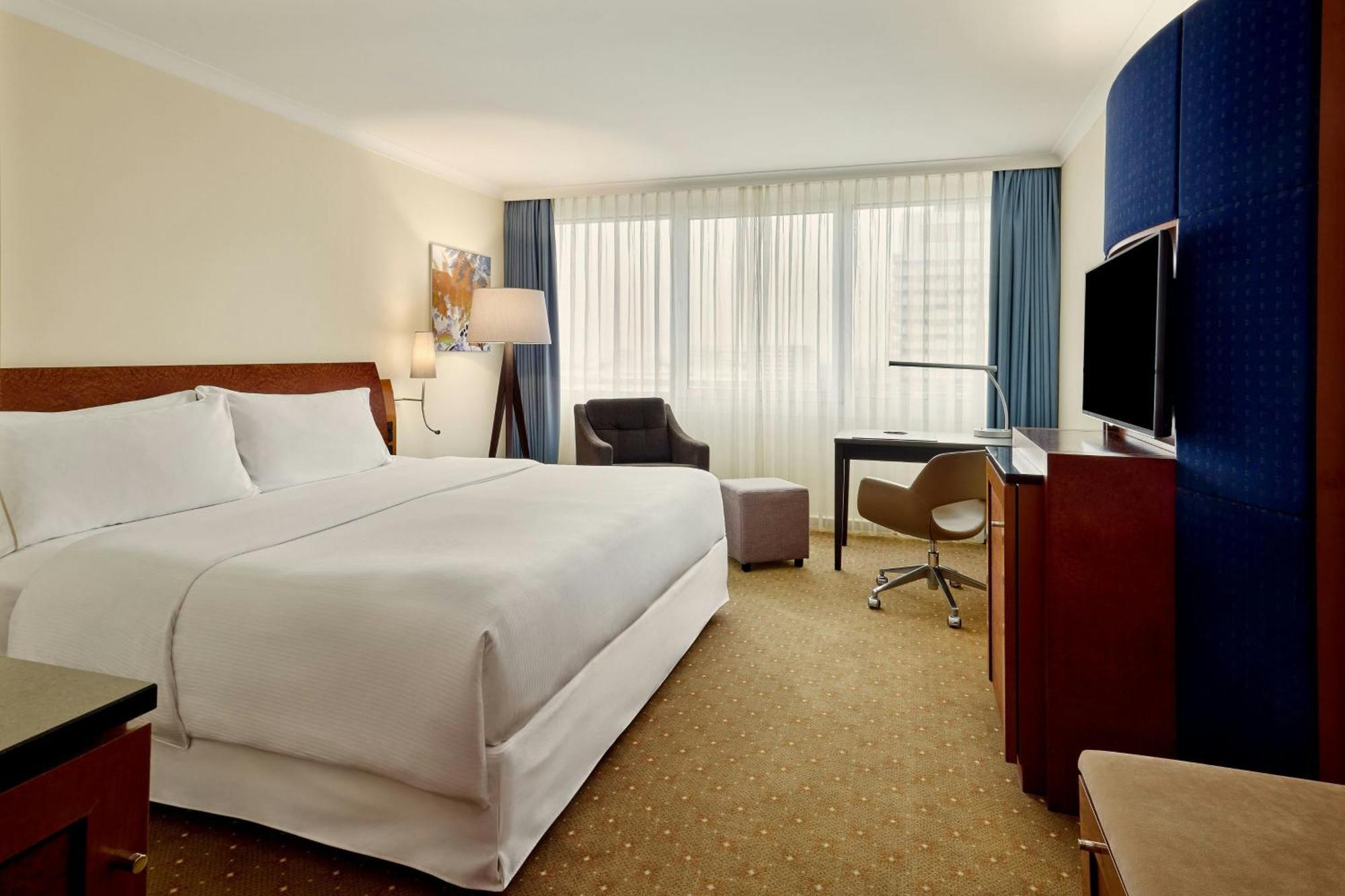 Junior Suite Club Lounge Access