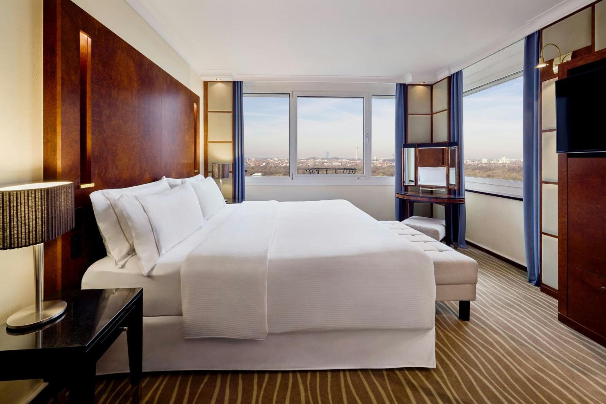 Deluxe Suite 1 Bedroom Suite 1 King
