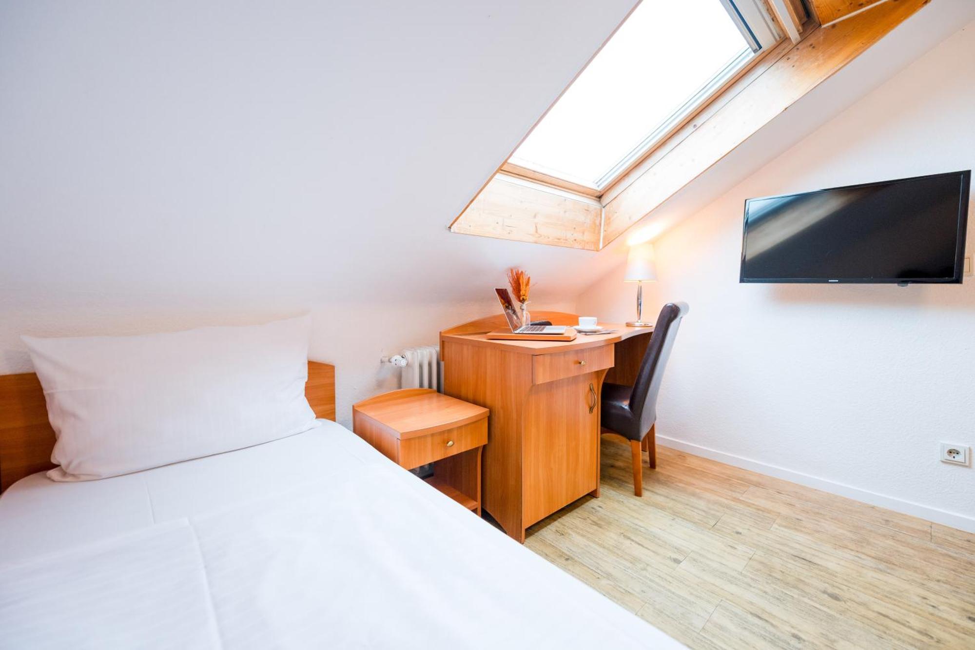 Basic Triple Room