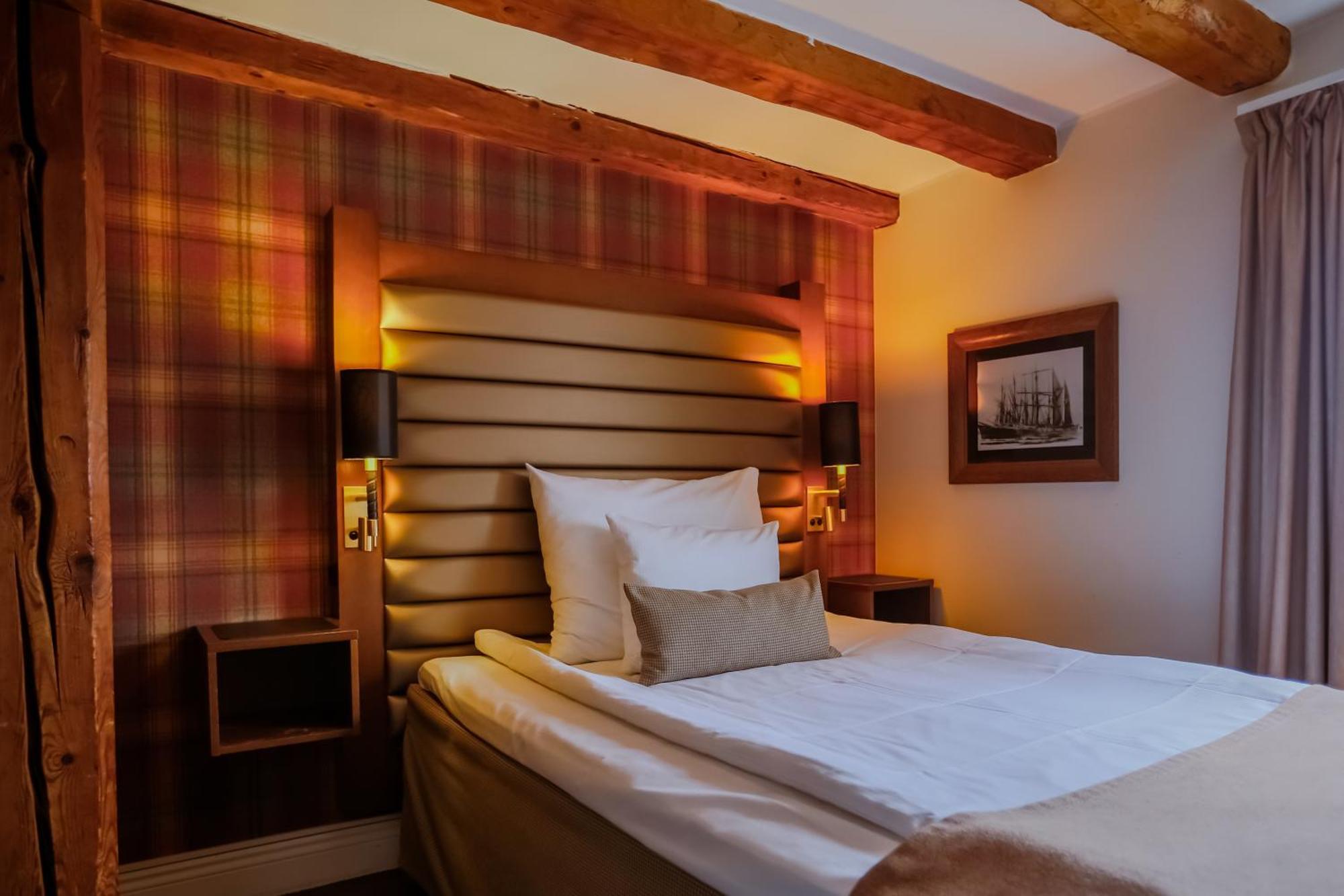 Compact Single Room,1729981942:JPEG