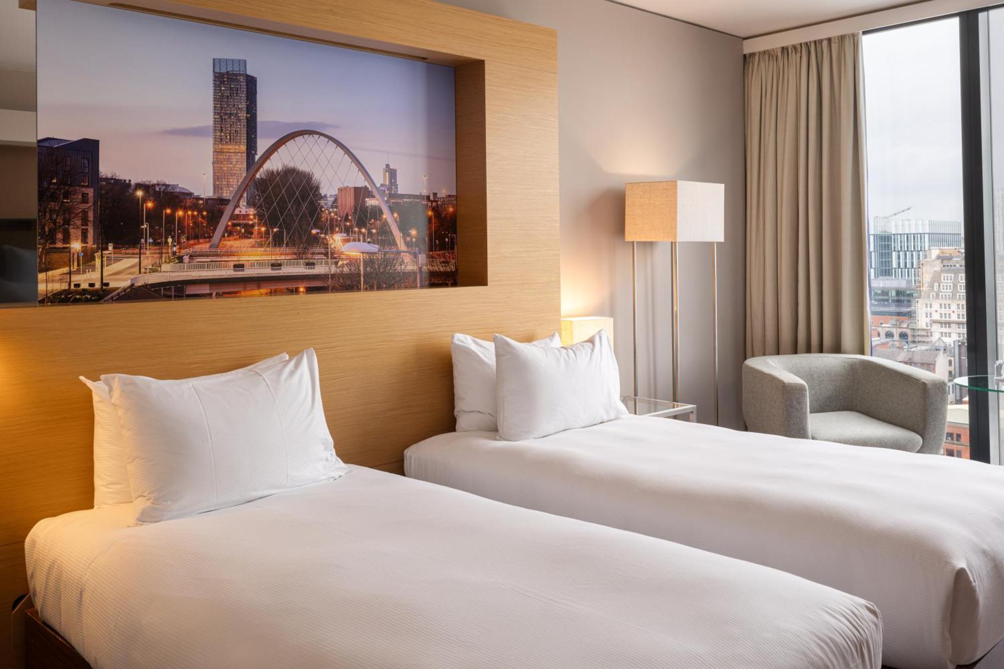 Classic Twin Room City View