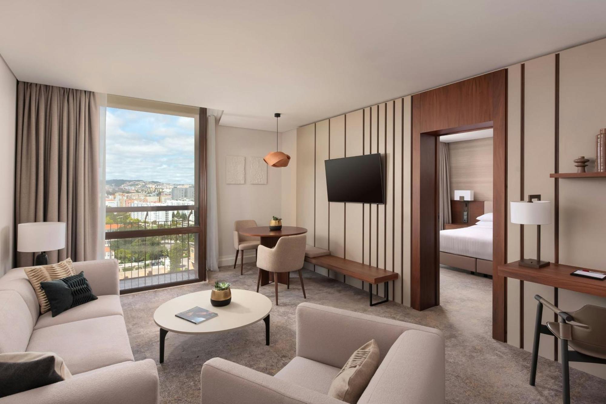 Executive Suite Club lounge access 1 Bedroom Executive Suite 1 King Balcony