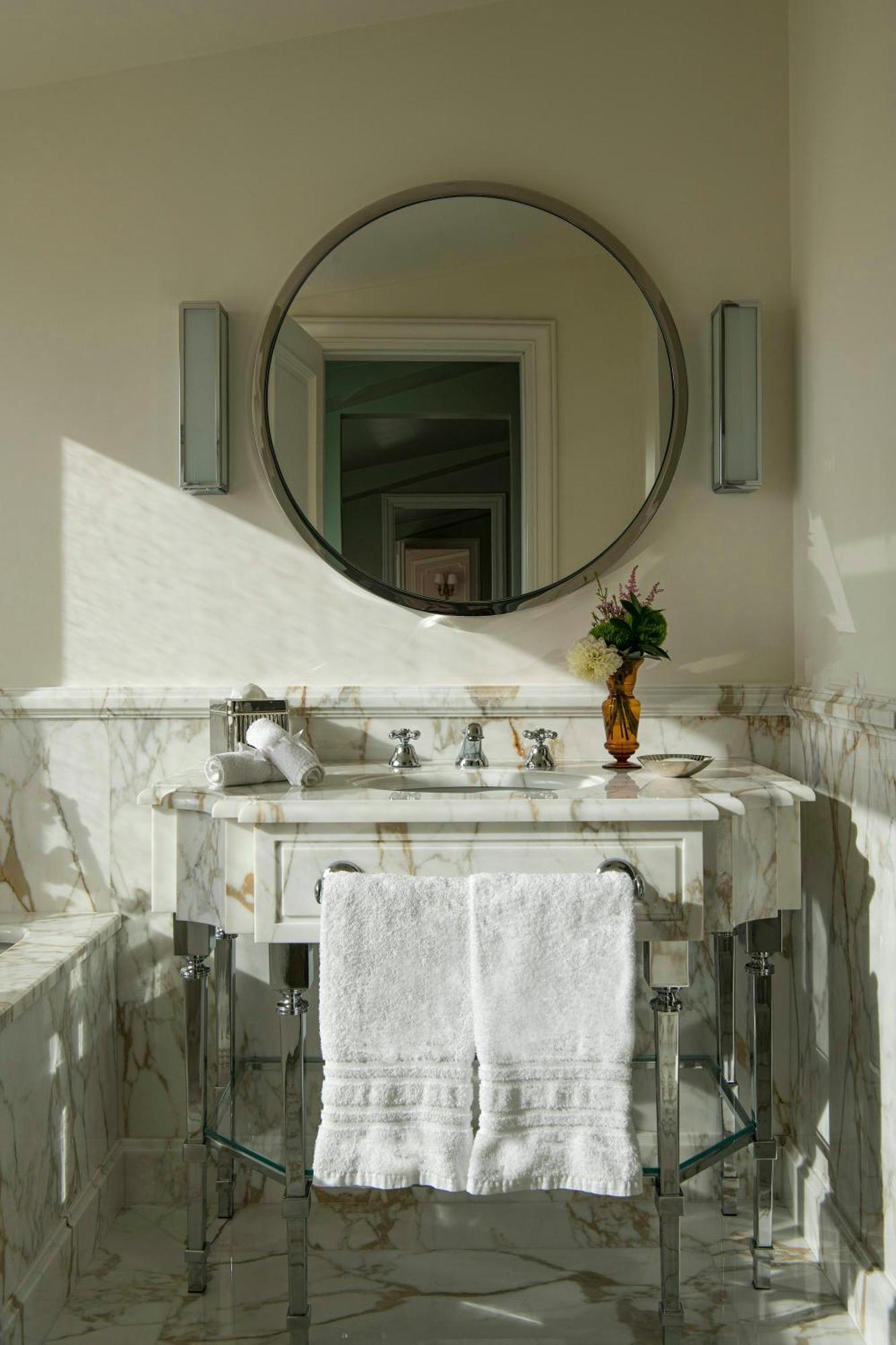 "Eternal Iconic" Suite