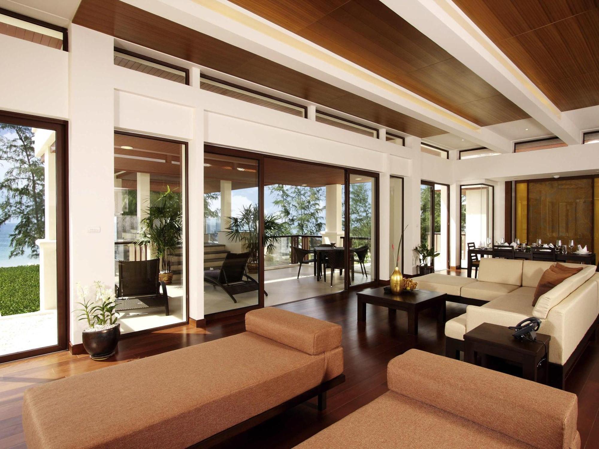 Three-Bedroom Royal Jacuzzi Penthouse