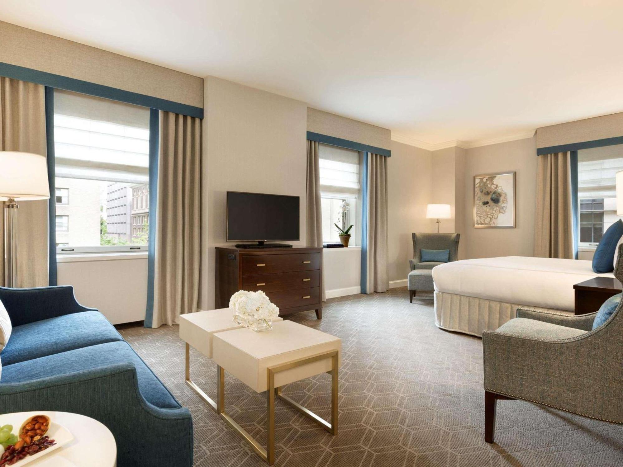 Grand One-Bedroom King Suite,1730024052:JPEG