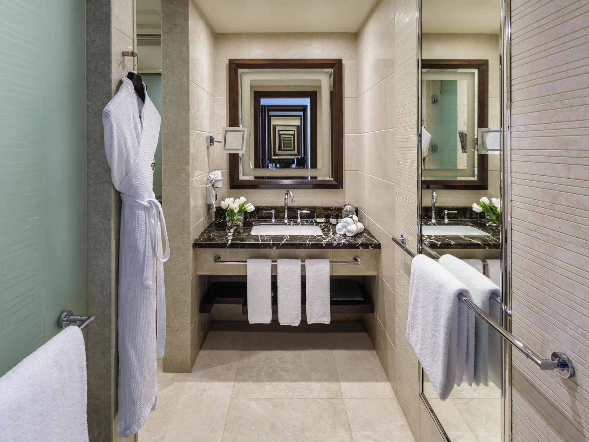 Ettromsleilighet med 2 enkeltsenger og byutsikt