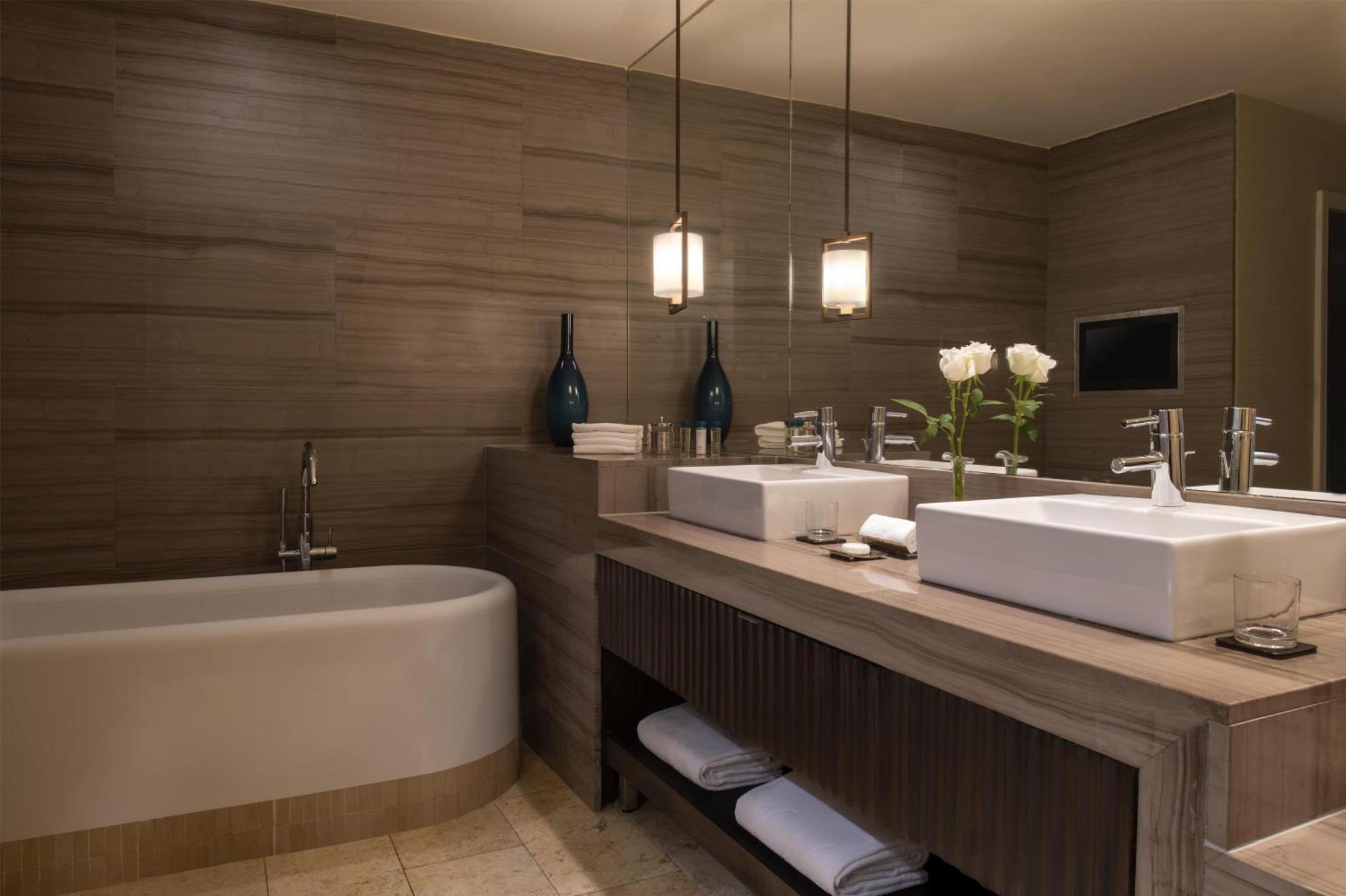 Executive Corner Suite