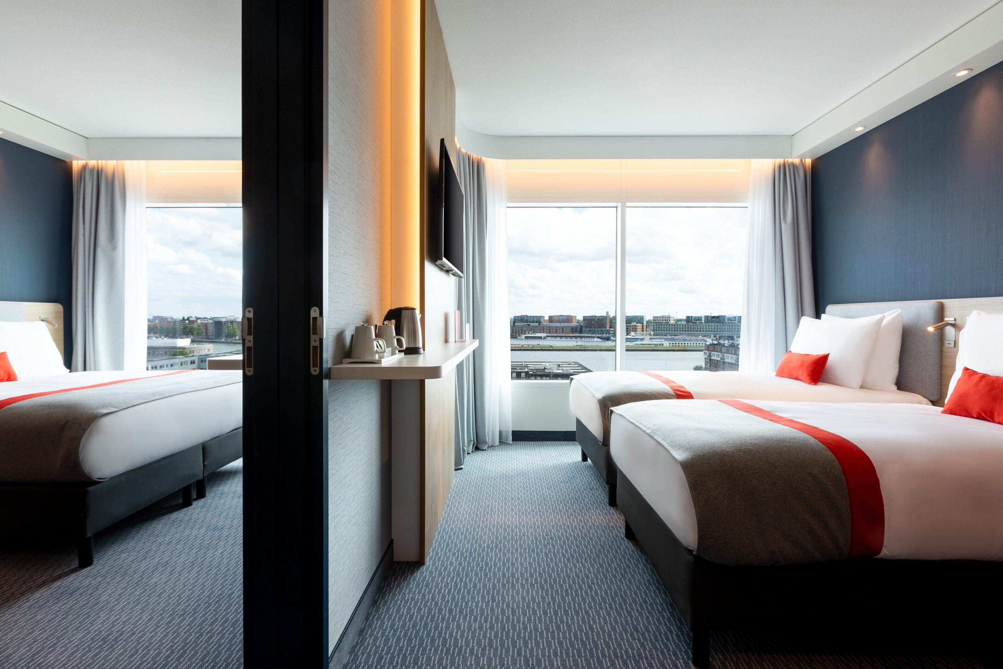 Standard Twin Room City View