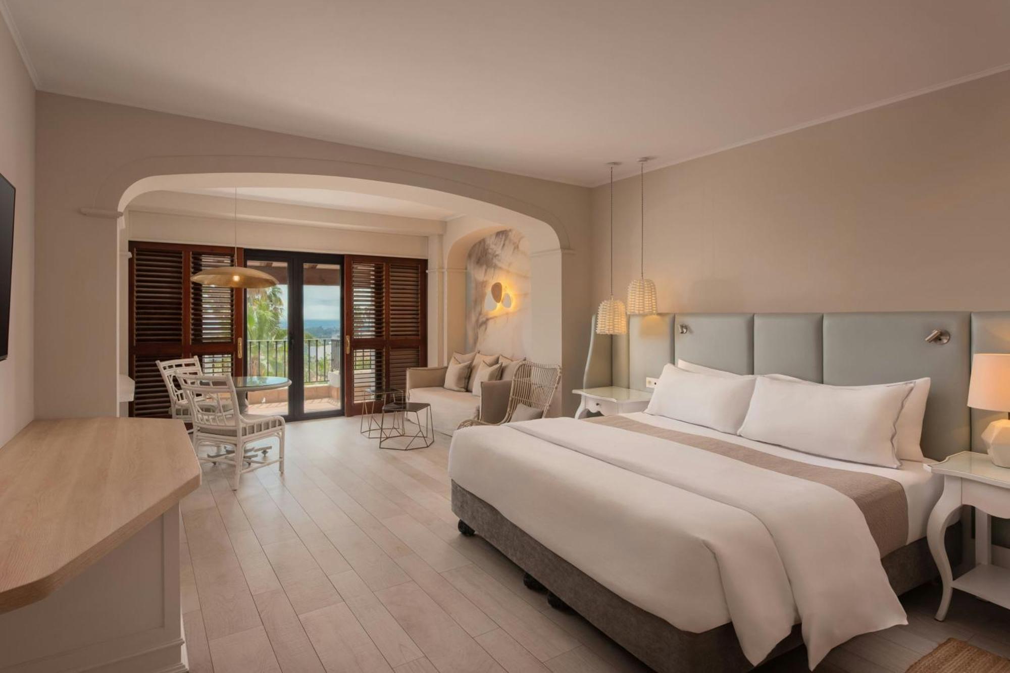 Deluxe King Room Panoramic View