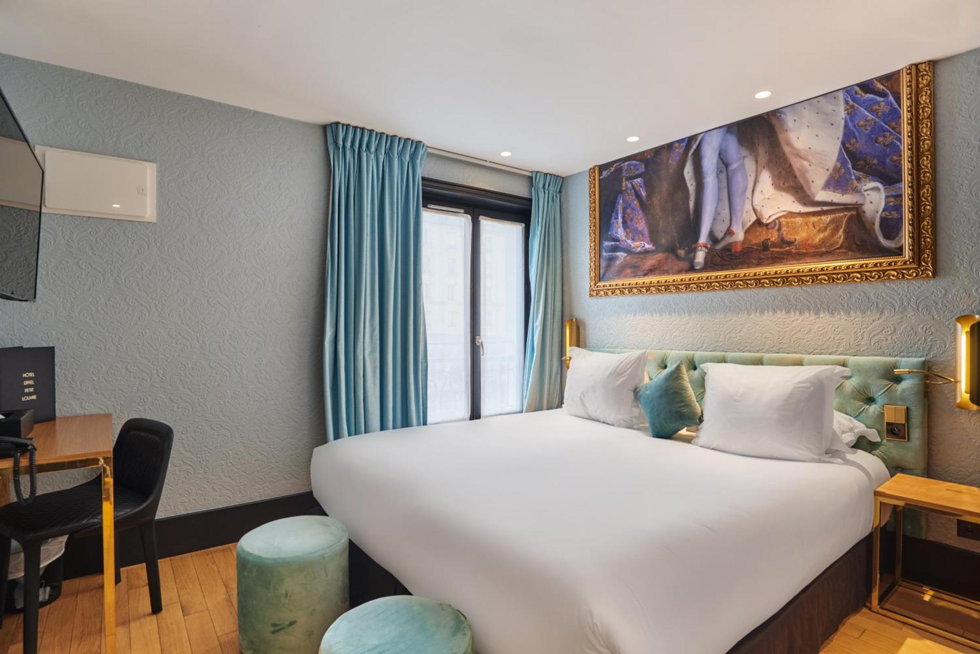 Superior Room Eiffel Tower view