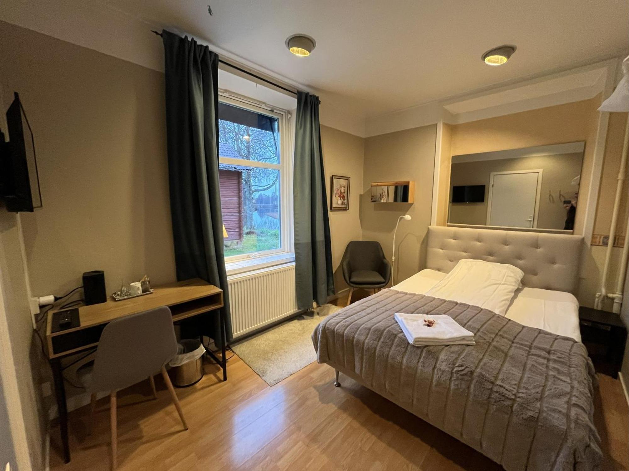 Large Single Room,1739399468:JPEG