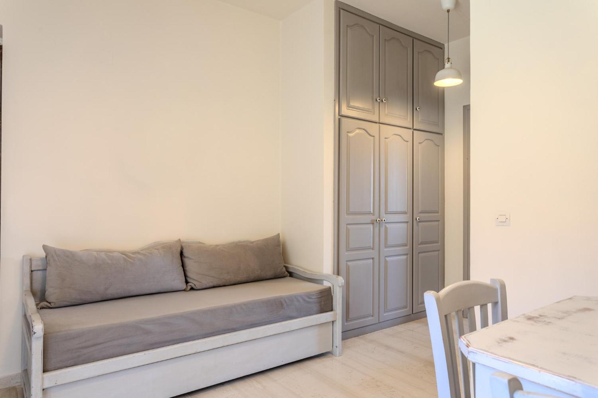 One-Bedroom Apartment Sea View