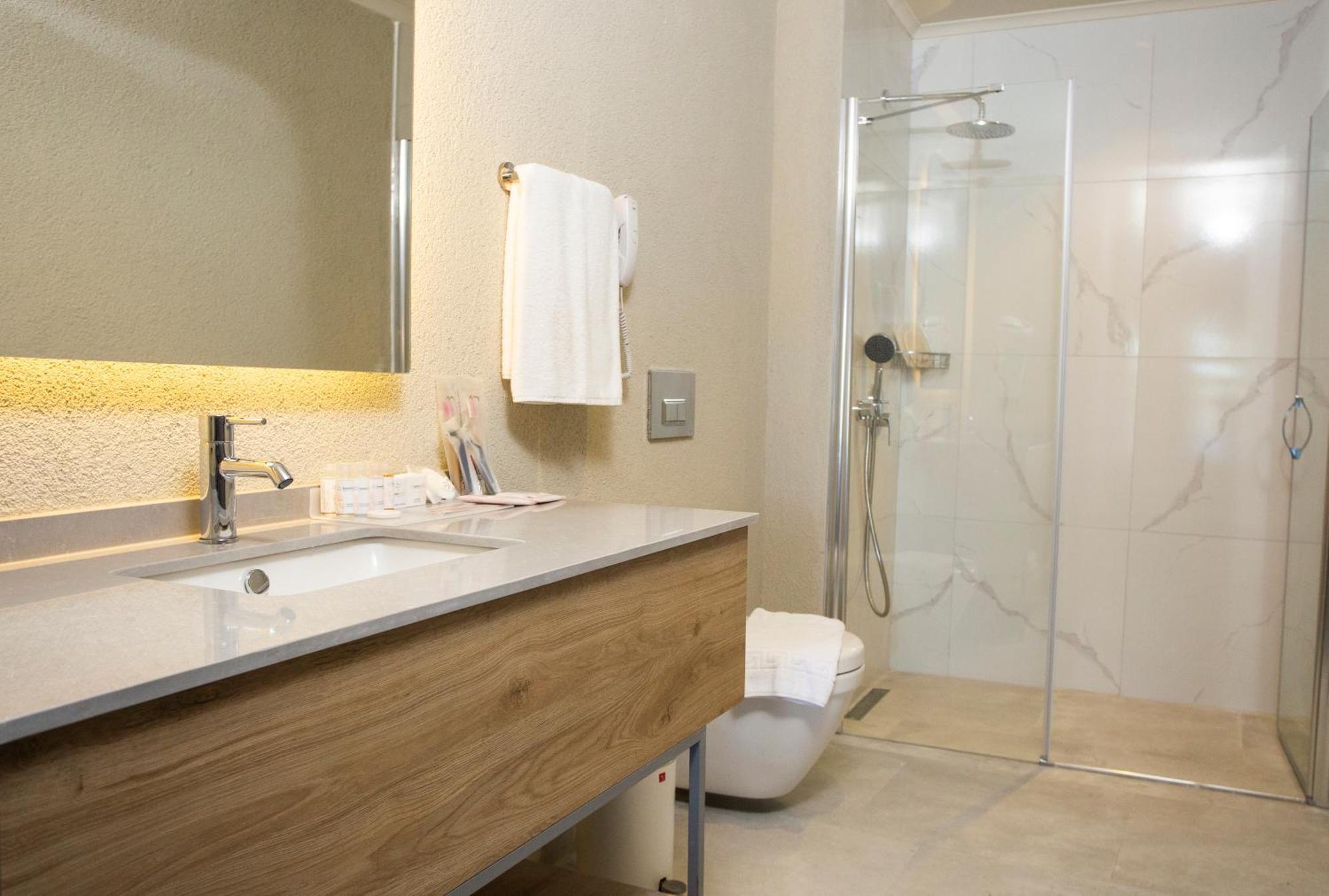 Club Family Room,1739429517:JPEG