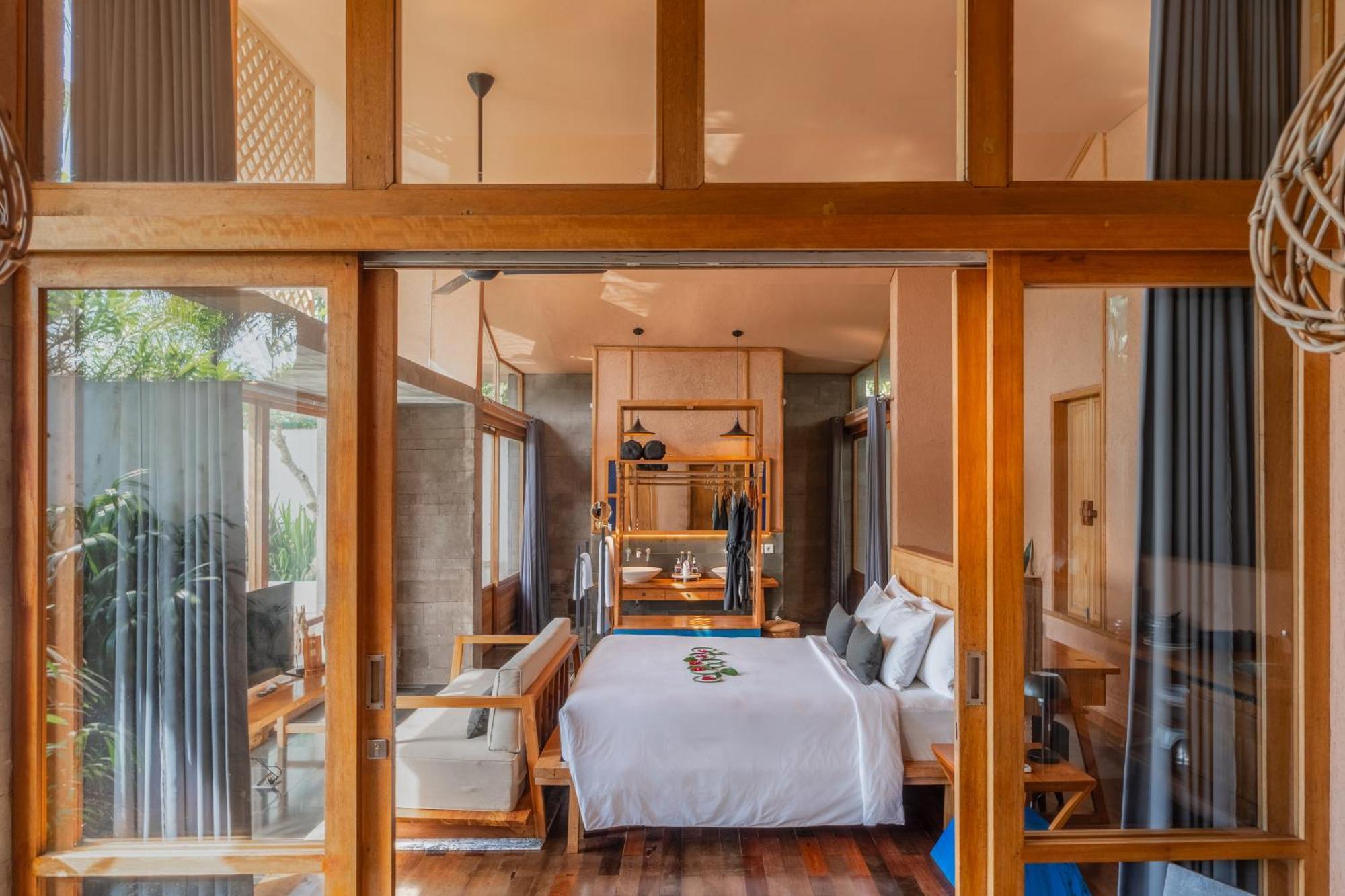 Romance Royal Pool Villa One Time Floating