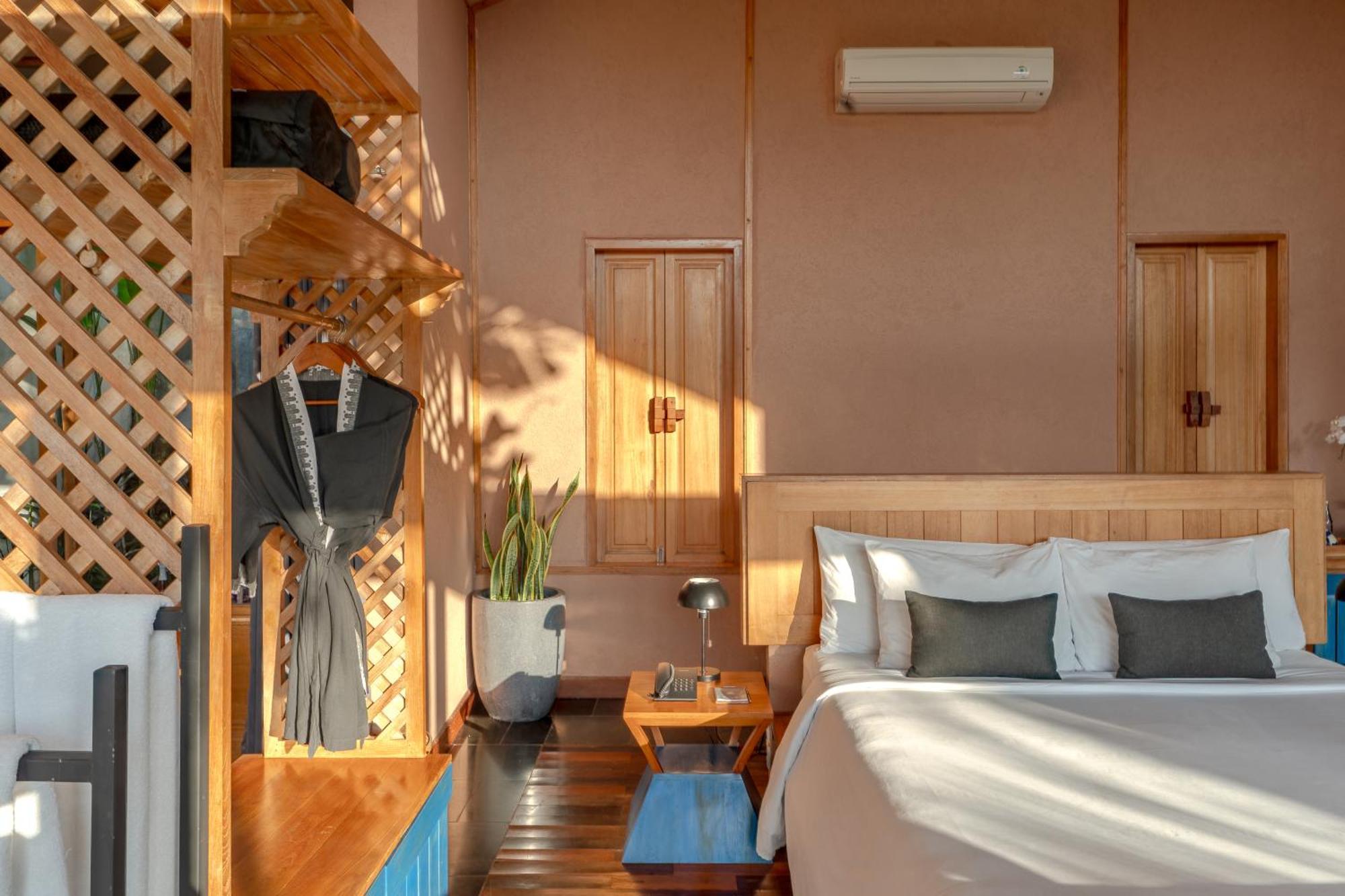 Romance Royal Pool Villa One Time Floating